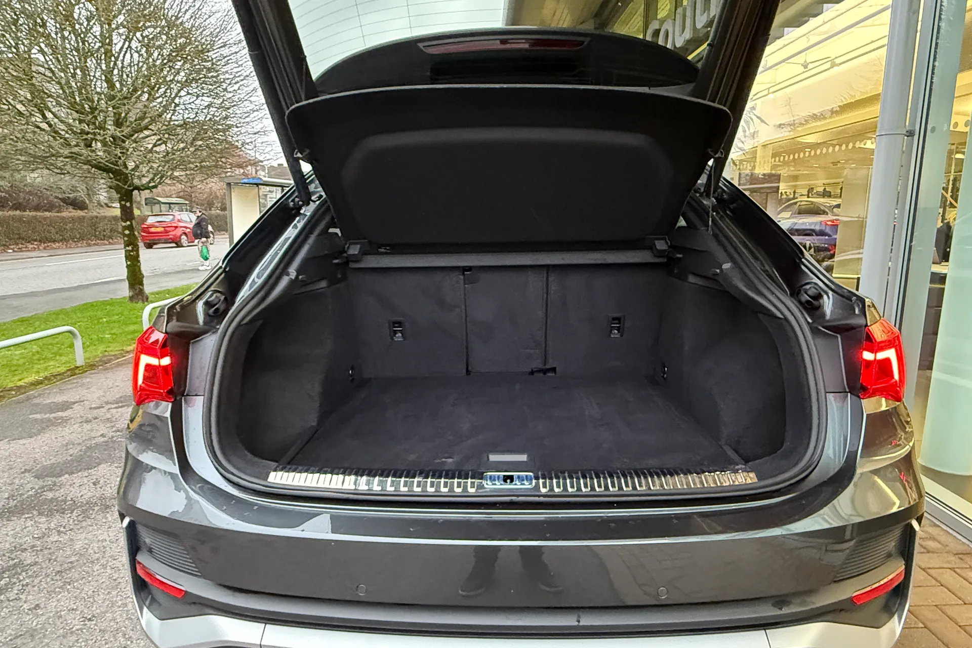 Audi Q3 thumbnail image number 40