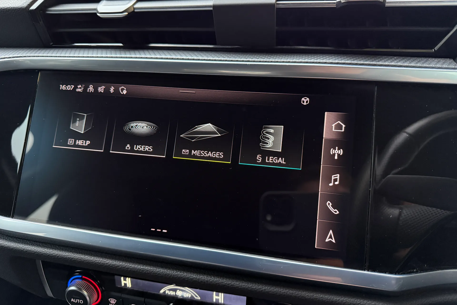 Audi Q3 thumbnail image number 12