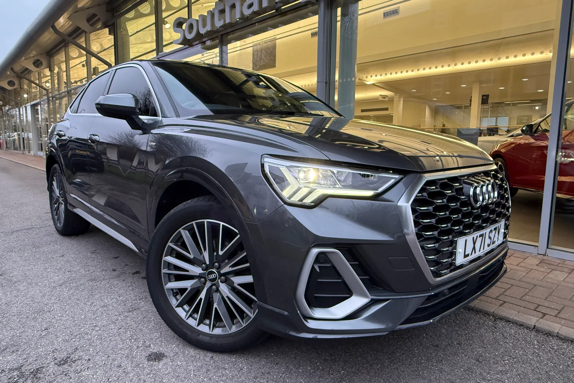 Audi Q3 thumbnail image number 58