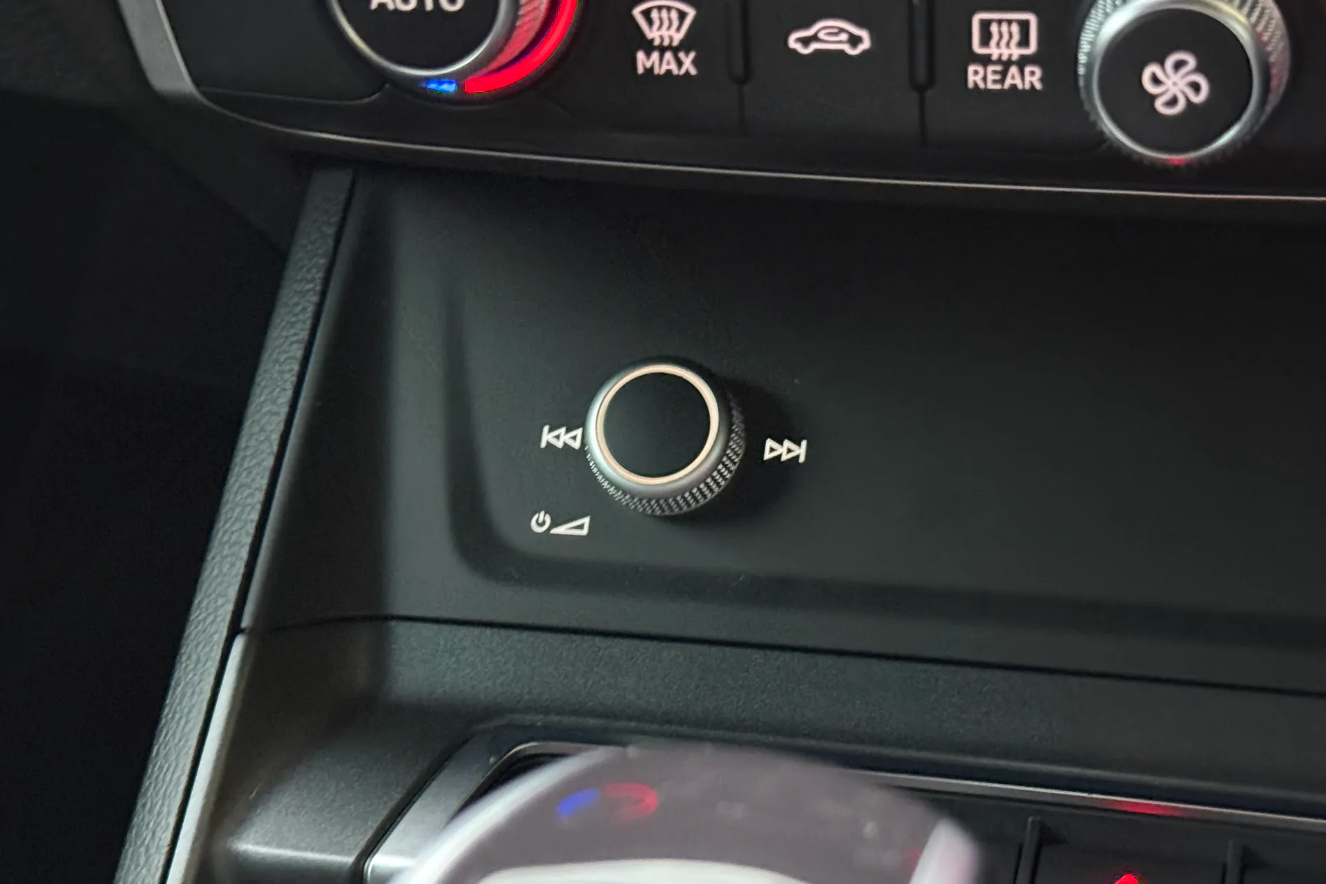 Audi Q3 thumbnail image number 14