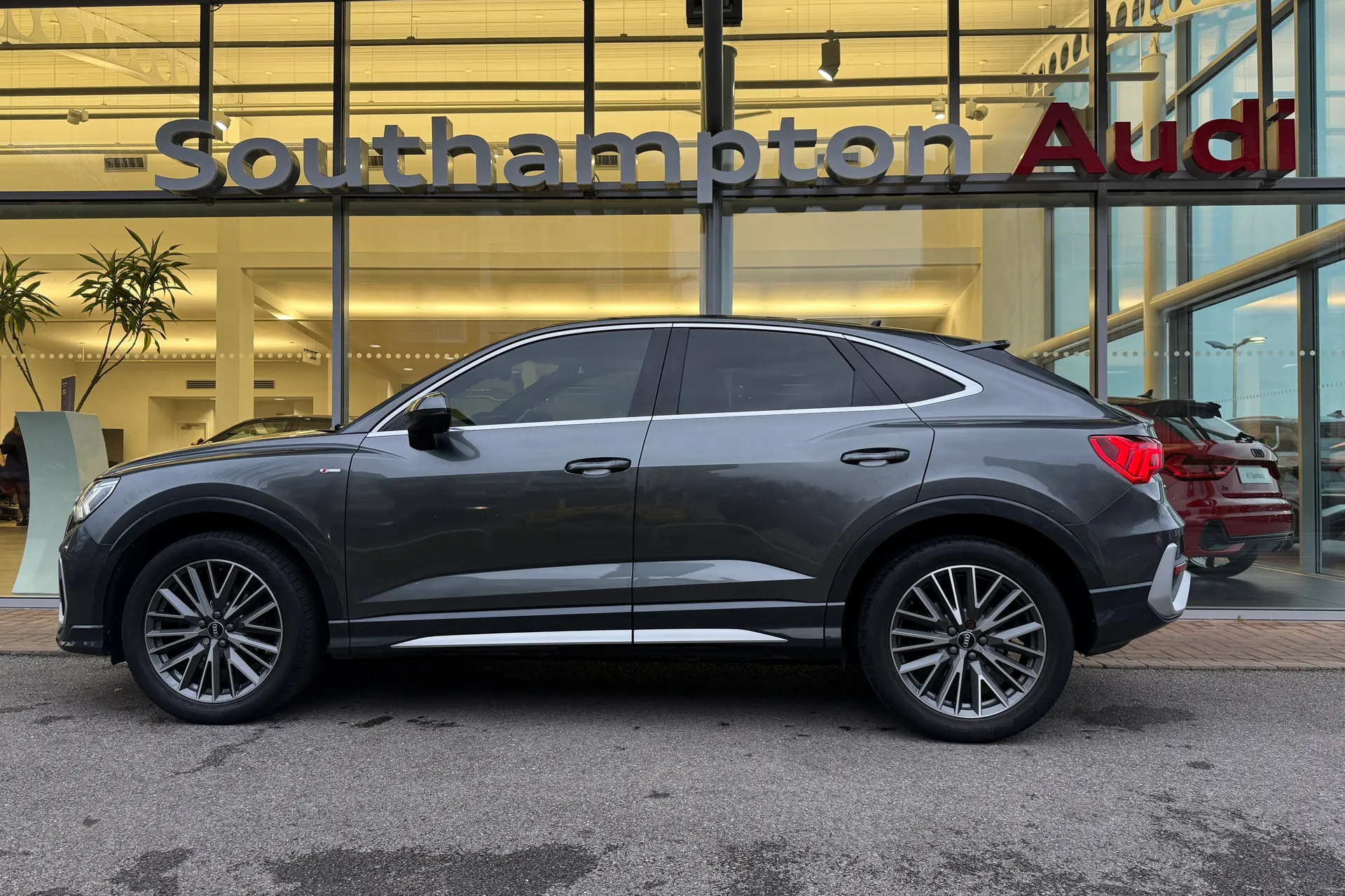 Audi Q3 thumbnail image number 57