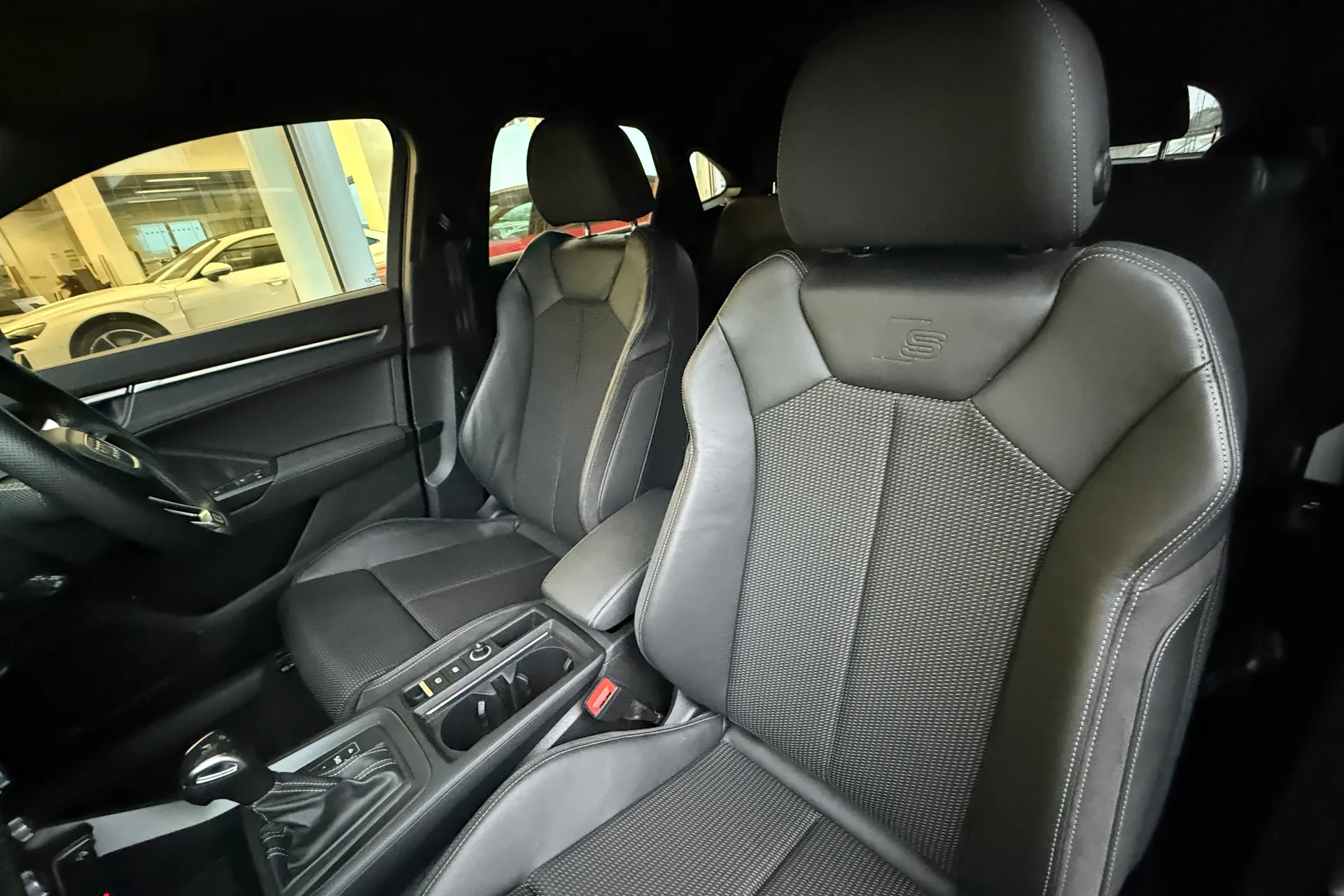 Audi Q3 thumbnail image number 50