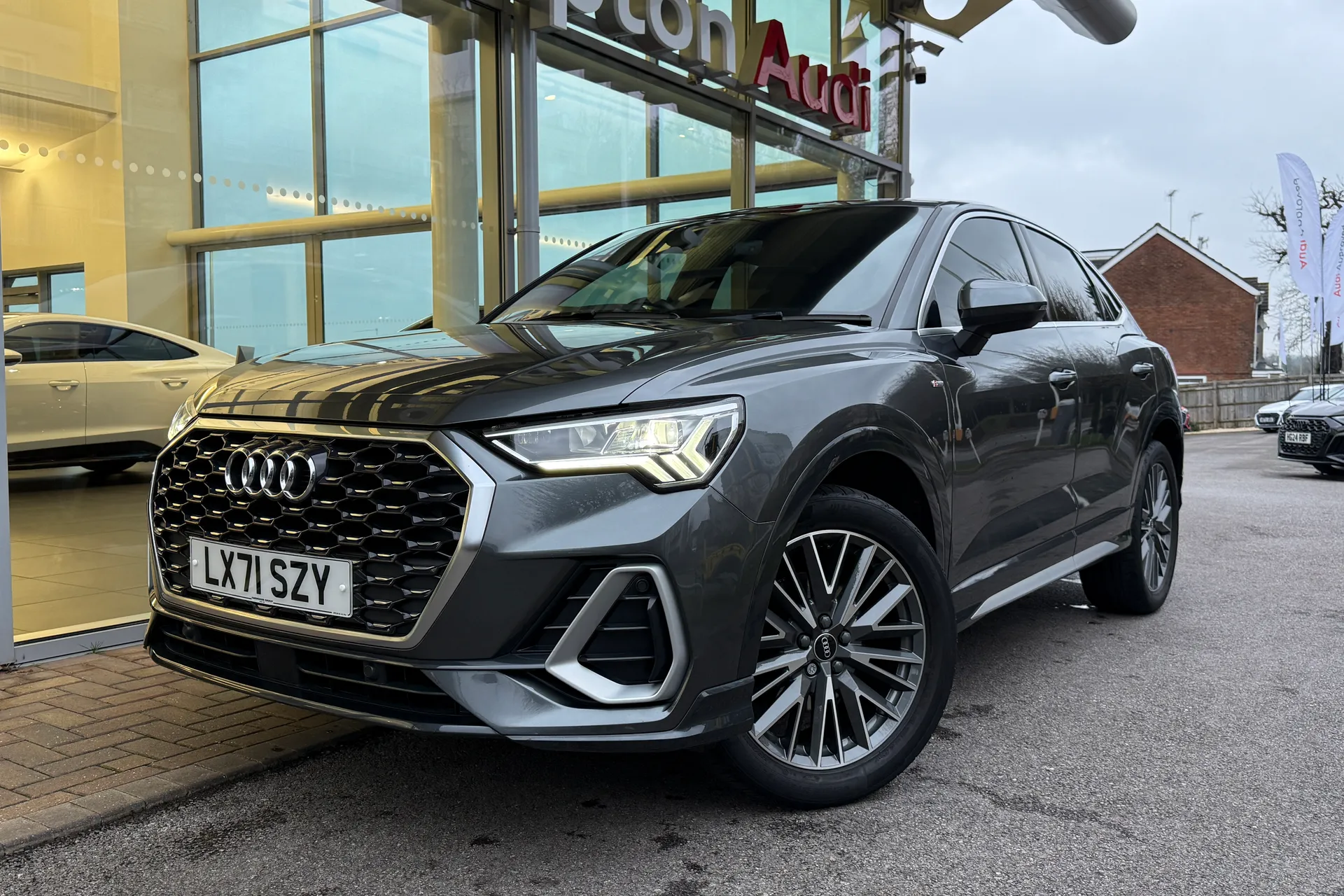 Audi Q3 thumbnail image number 53