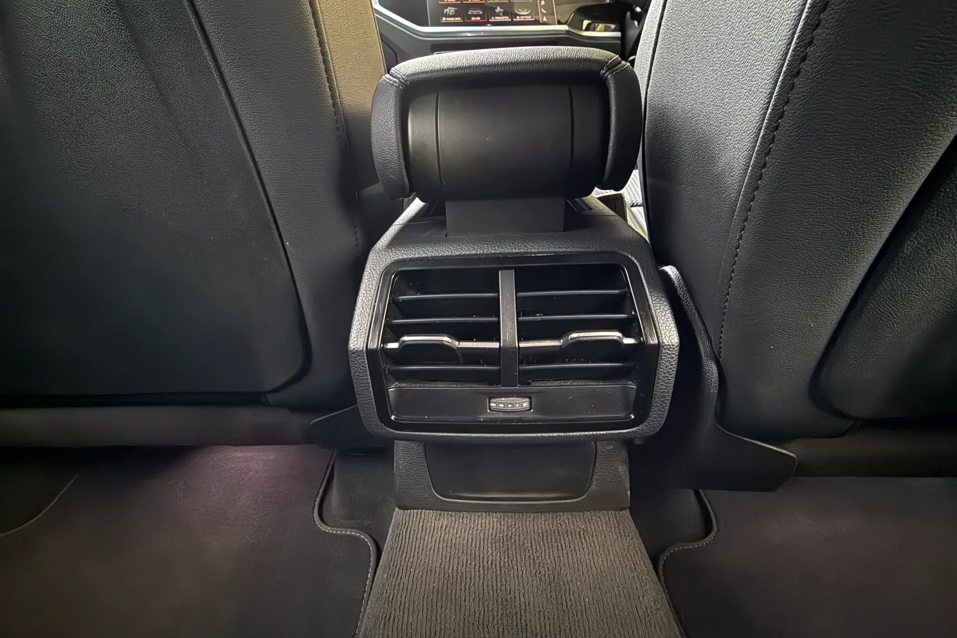 Audi Q3 thumbnail image number 36