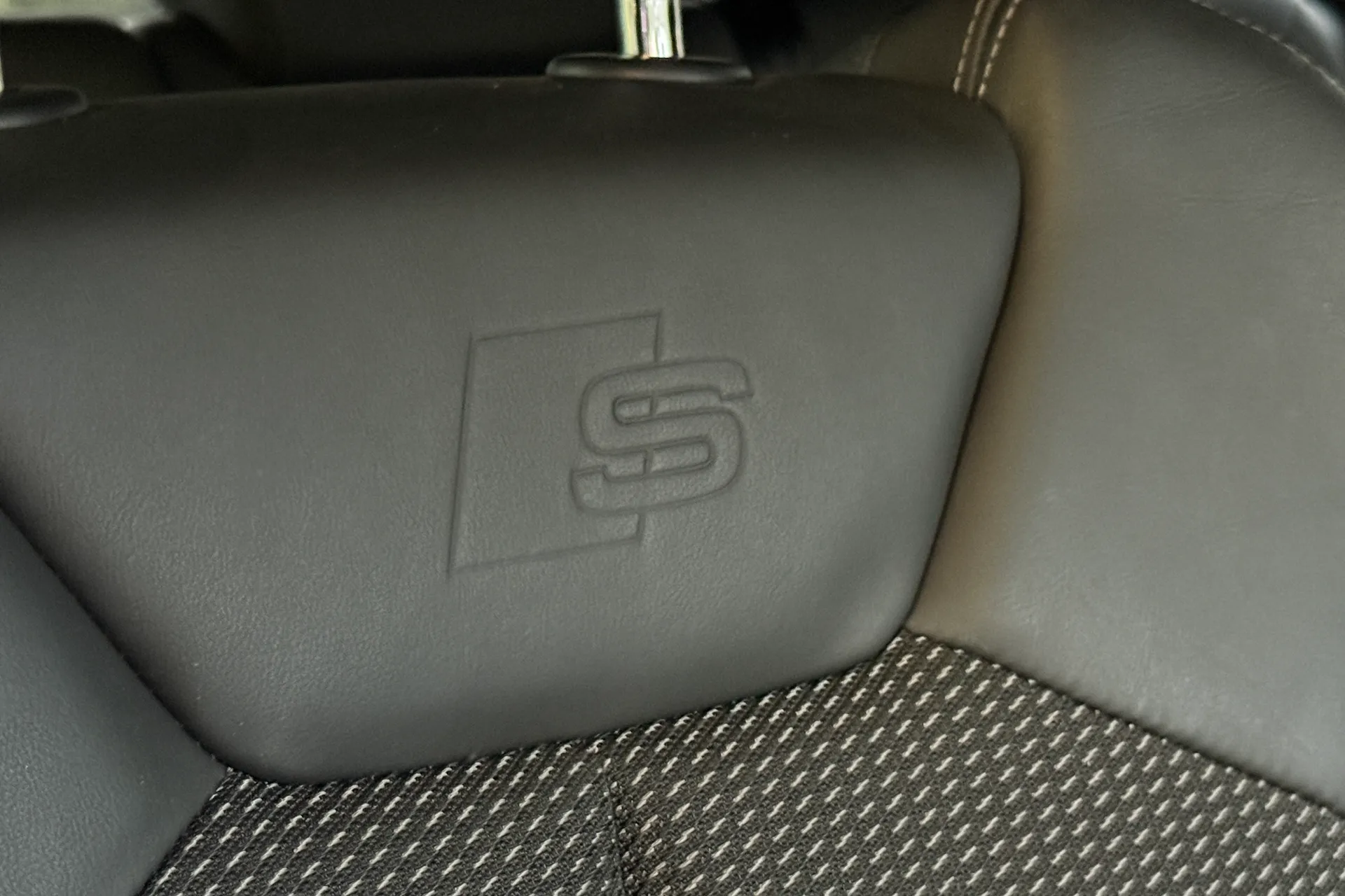 Audi Q3 thumbnail image number 32