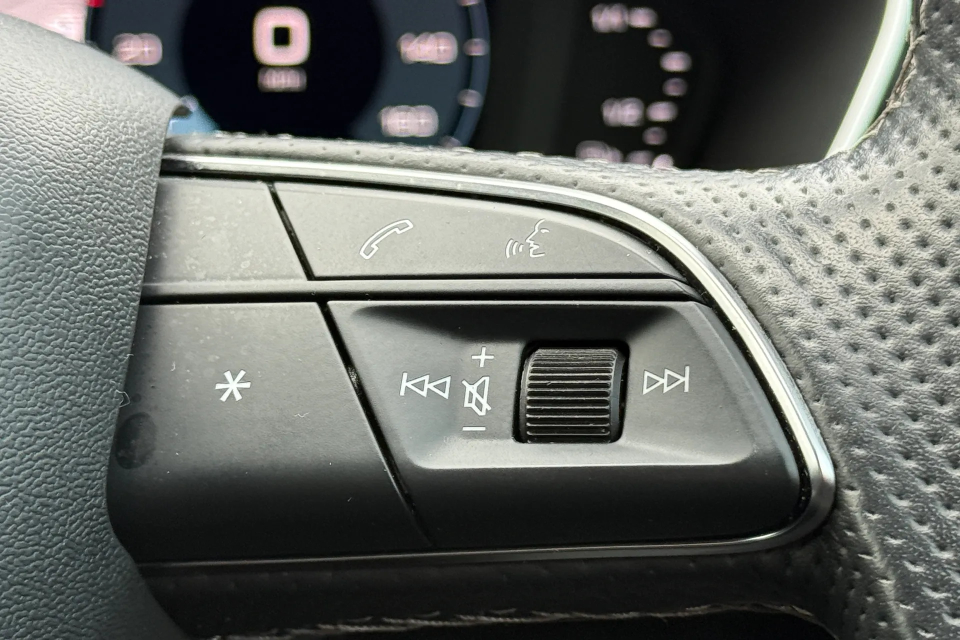 Audi Q3 thumbnail image number 21