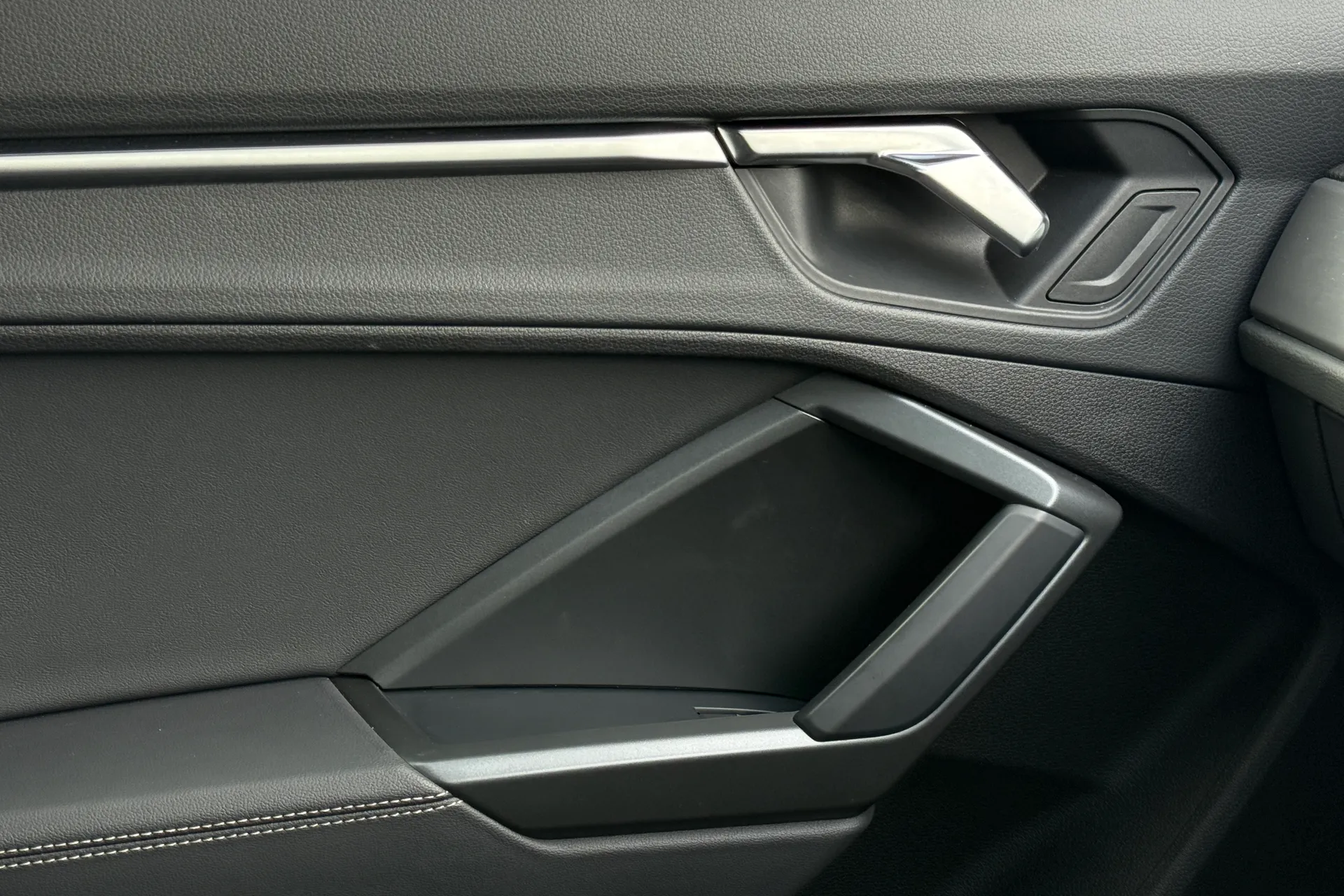 Audi Q3 thumbnail image number 13