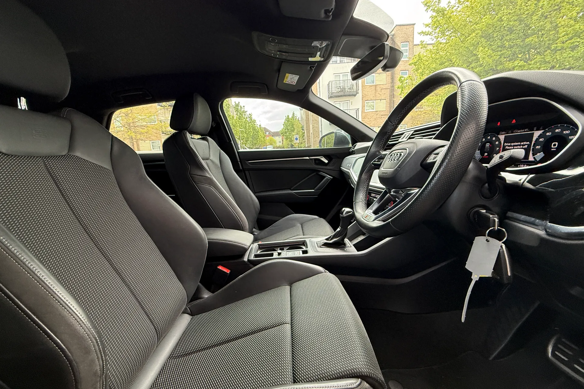 Audi Q3 thumbnail image number 30