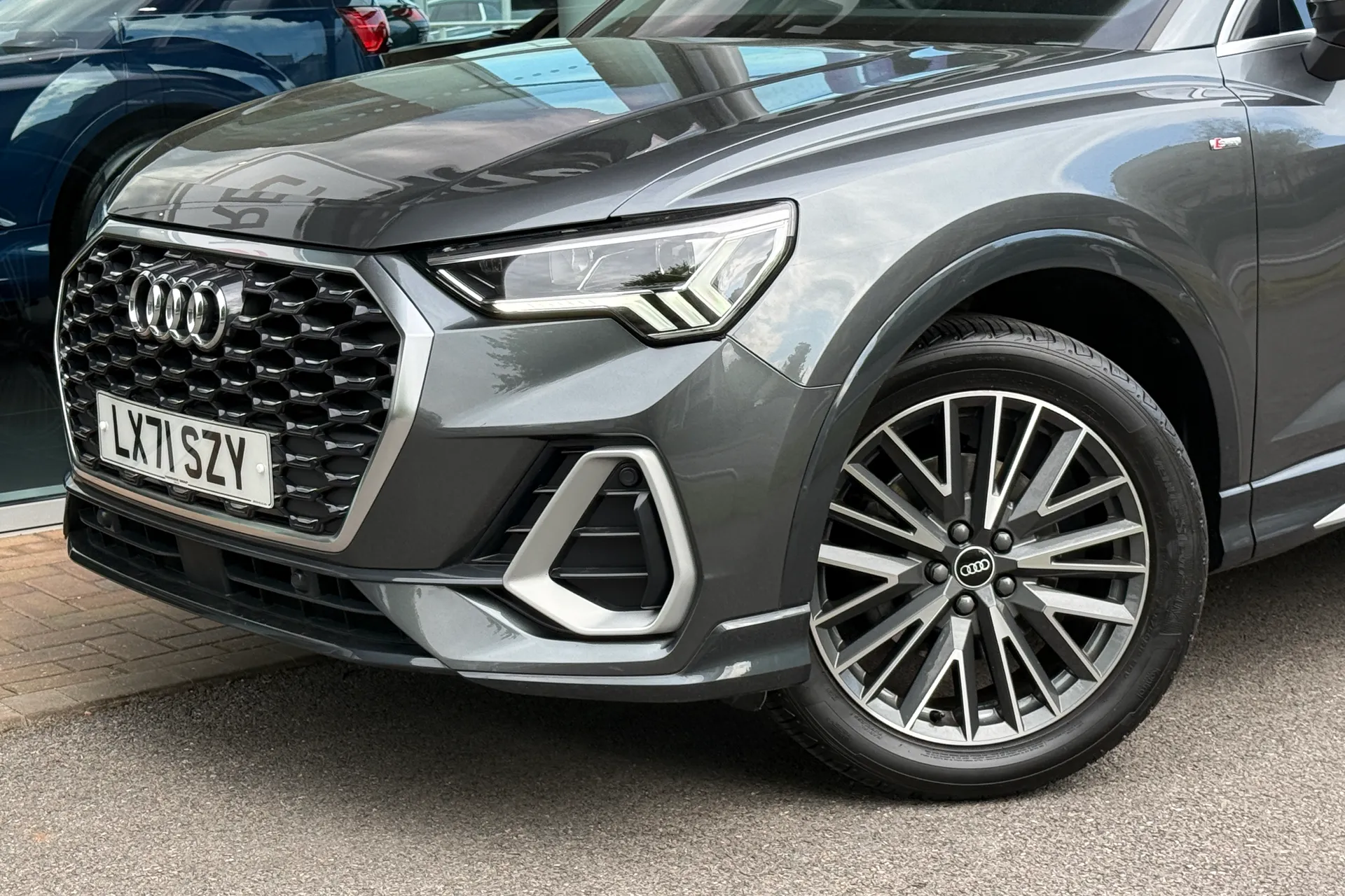 Audi Q3 thumbnail image number 55
