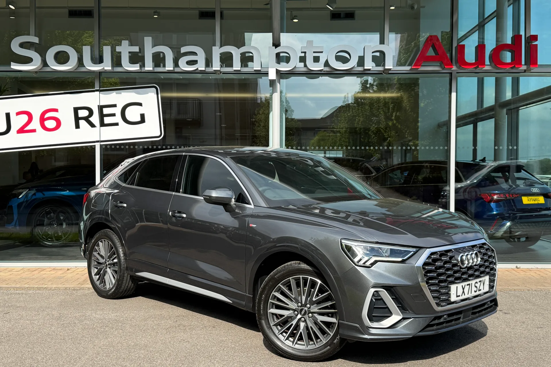 Audi Q3 thumbnail image number 59