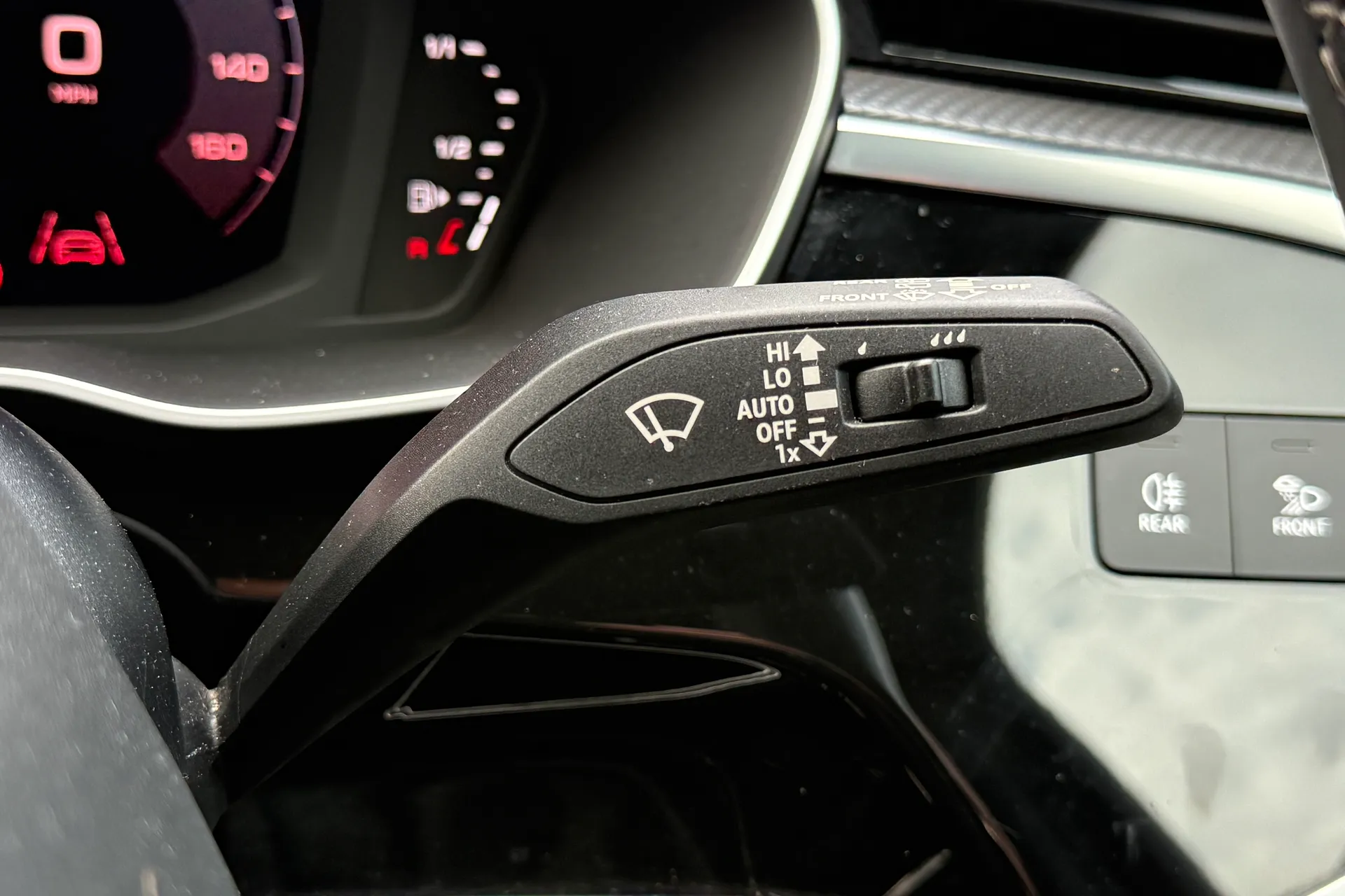Audi Q3 thumbnail image number 24