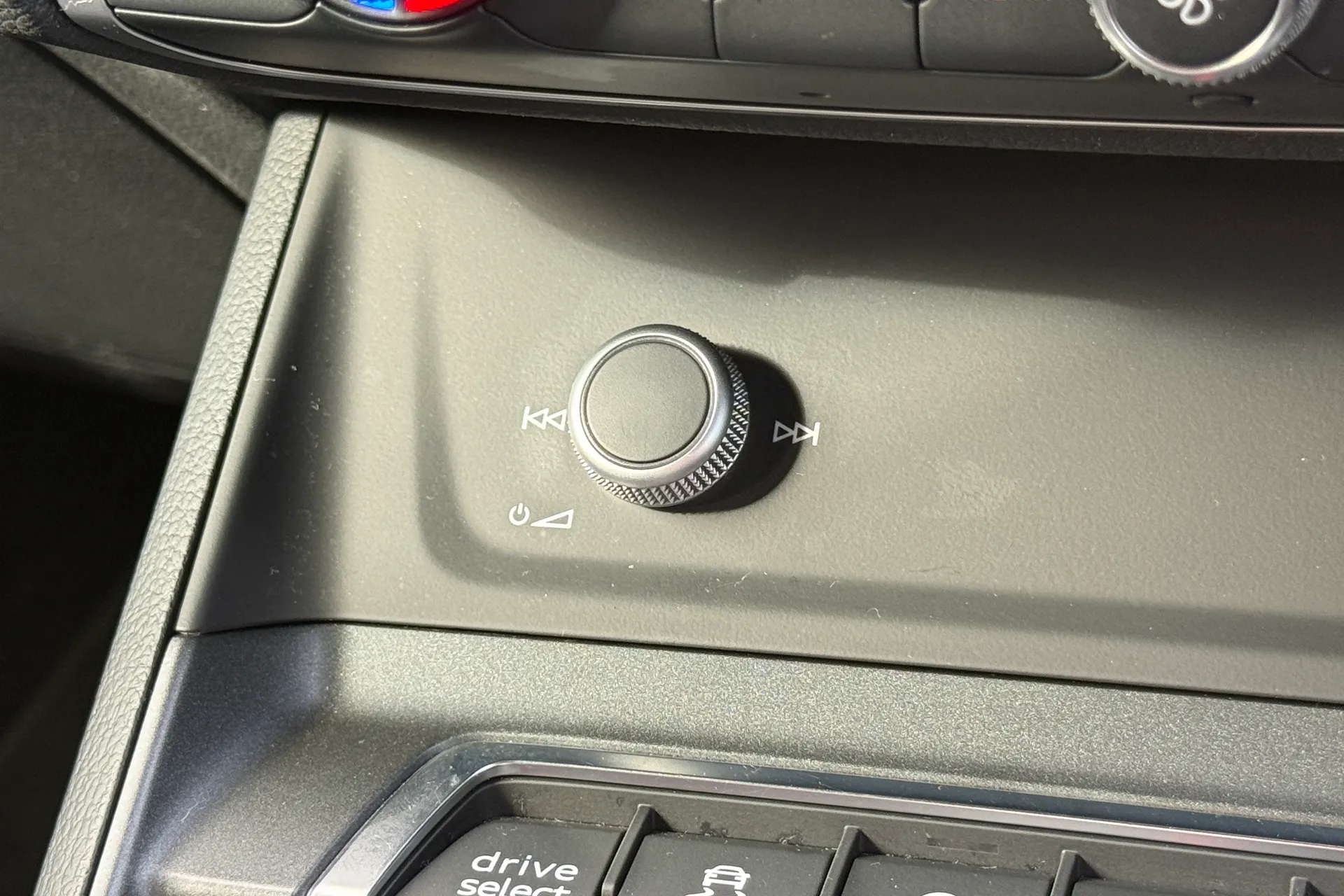 Audi Q3 thumbnail image number 16