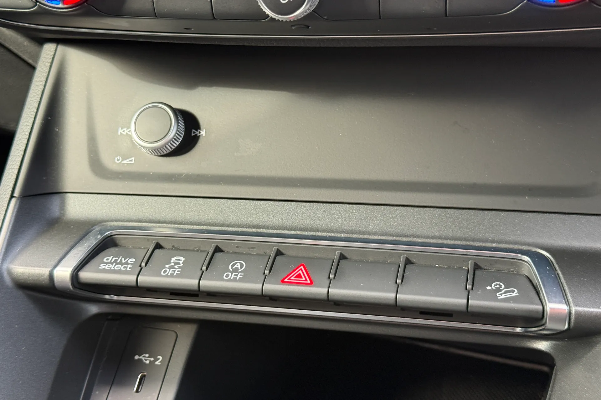 Audi Q3 thumbnail image number 15