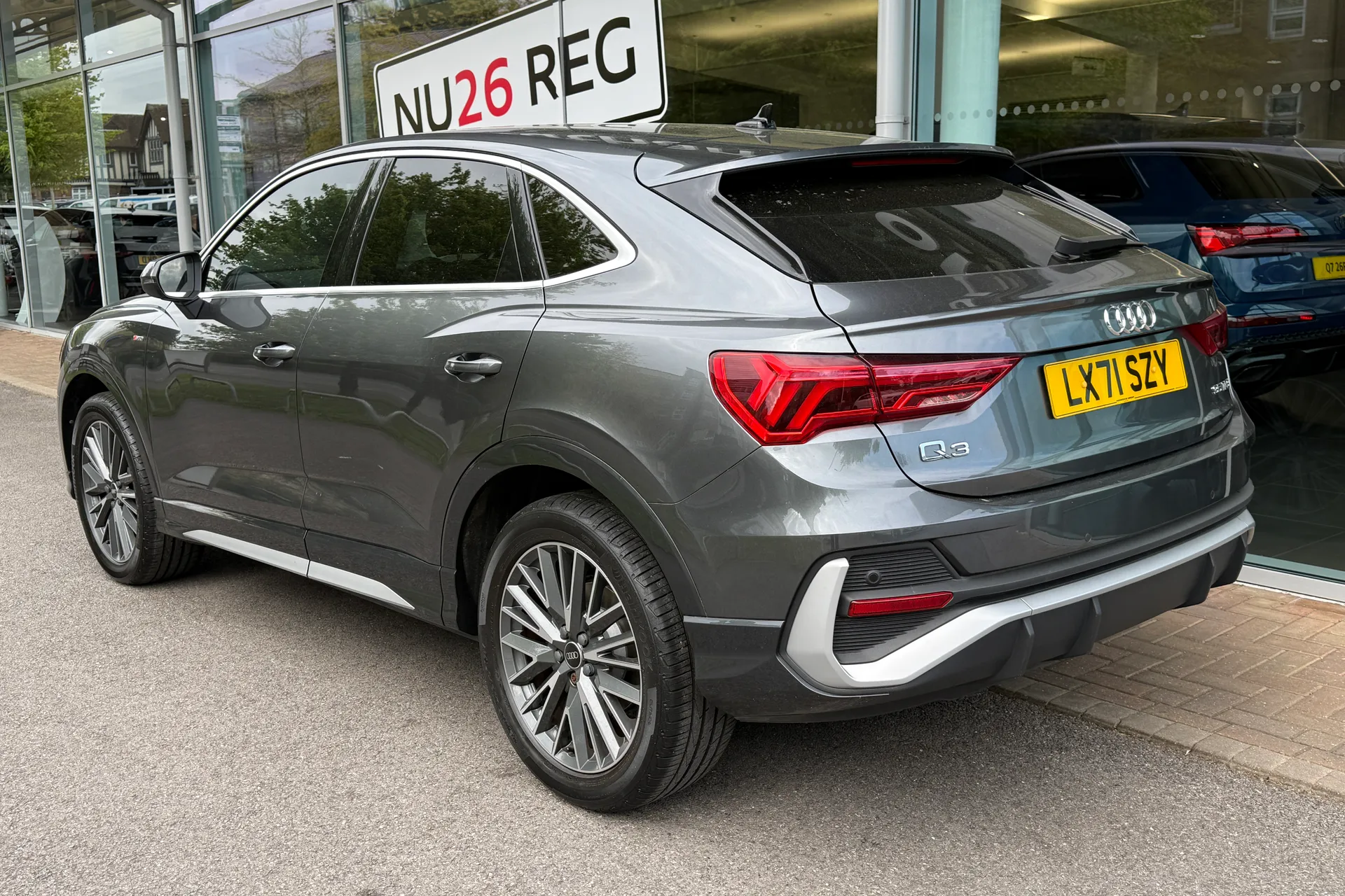 Audi Q3 thumbnail image number 9