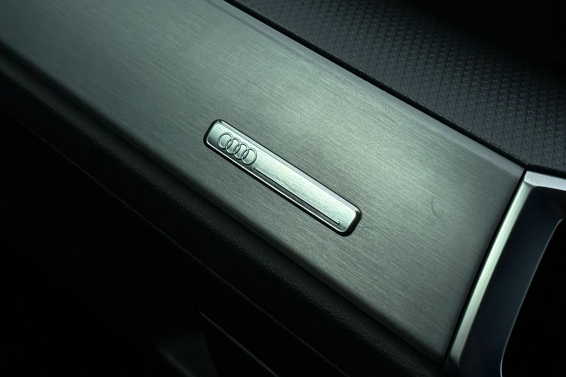 Audi Q3 thumbnail image number 12