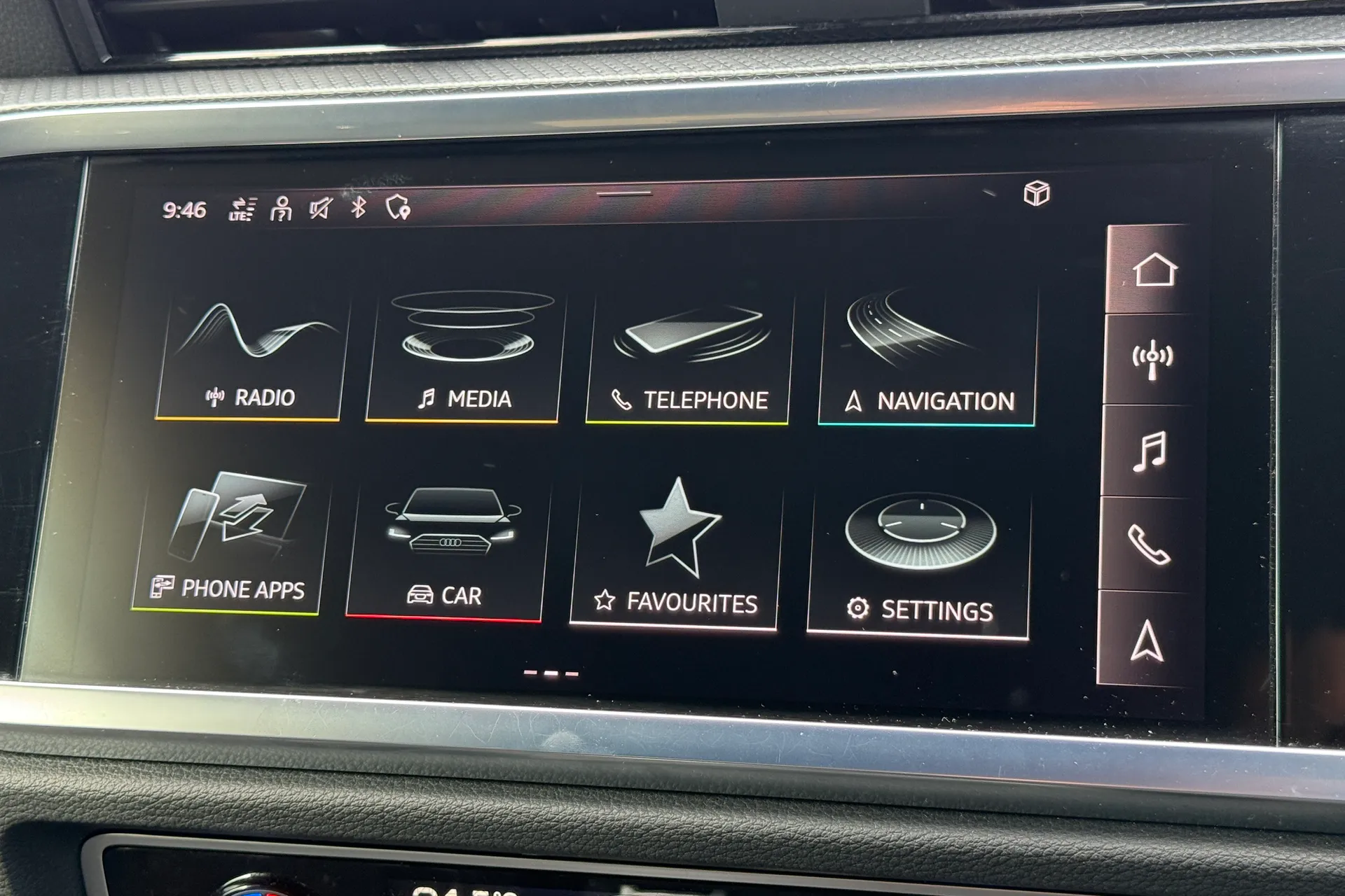 Audi Q3 thumbnail image number 18