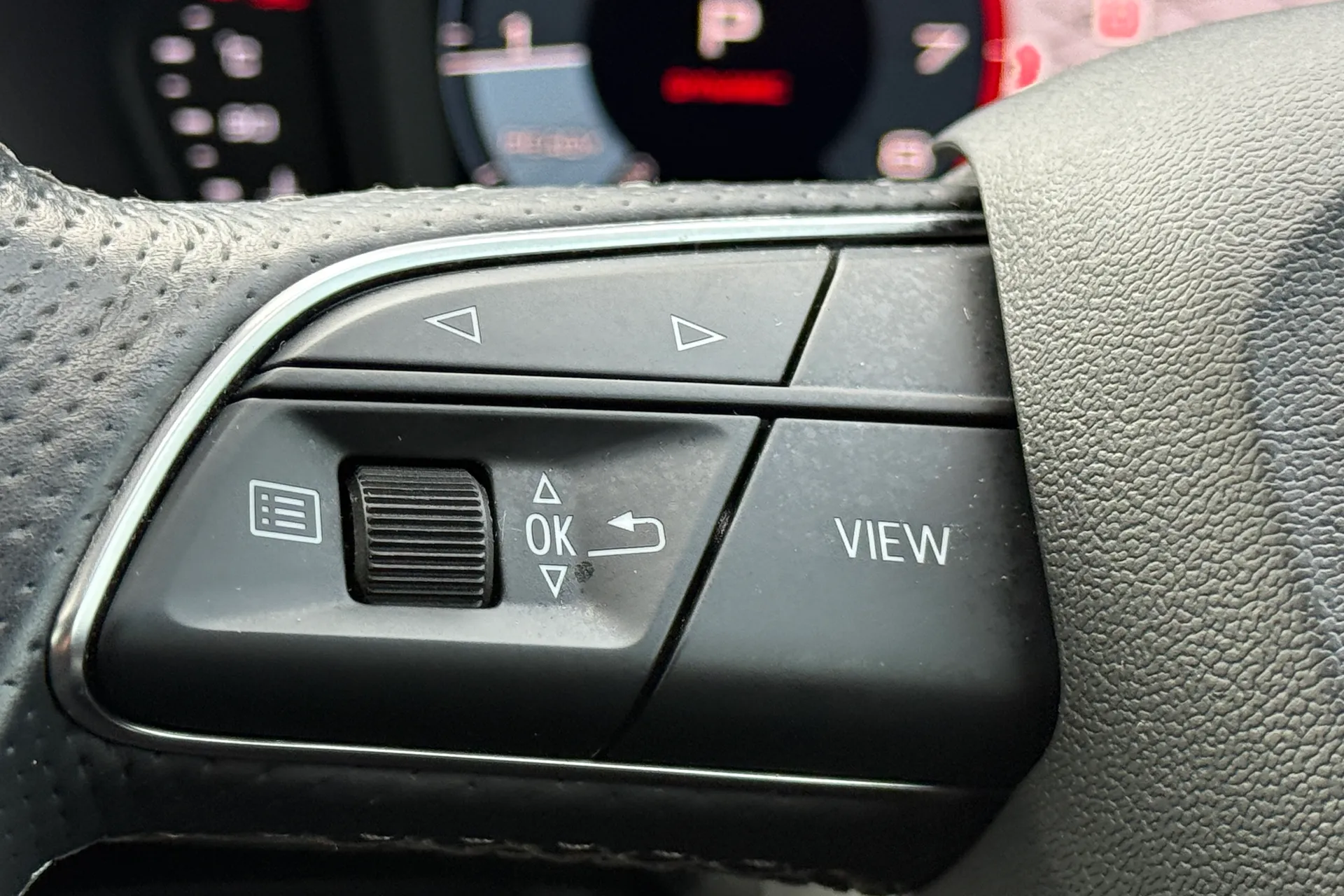 Audi Q3 thumbnail image number 20