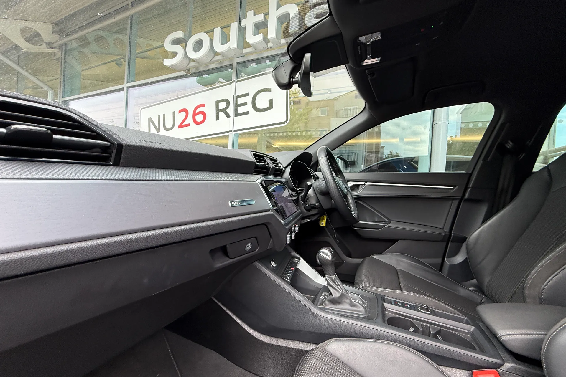 Audi Q3 thumbnail image number 8