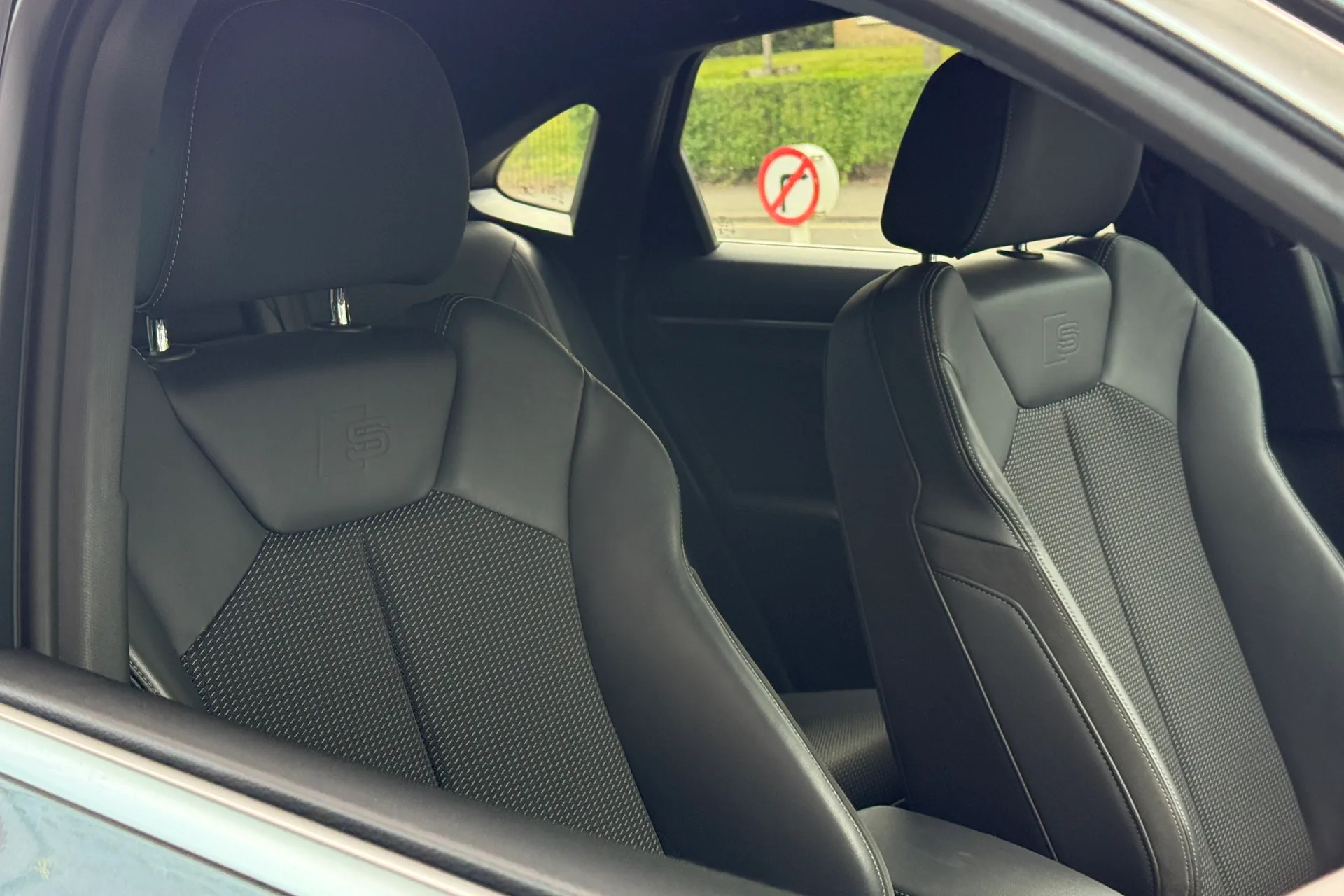 Audi Q3 thumbnail image number 32
