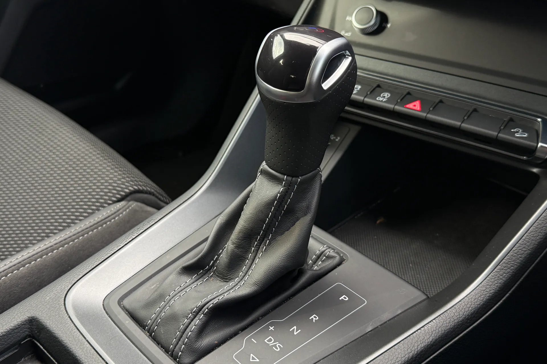 Audi Q3 thumbnail image number 14