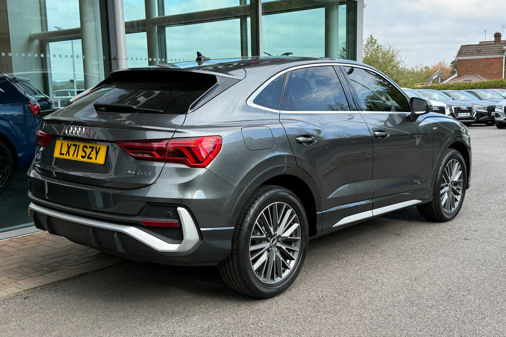 Audi Q3 thumbnail image number 57