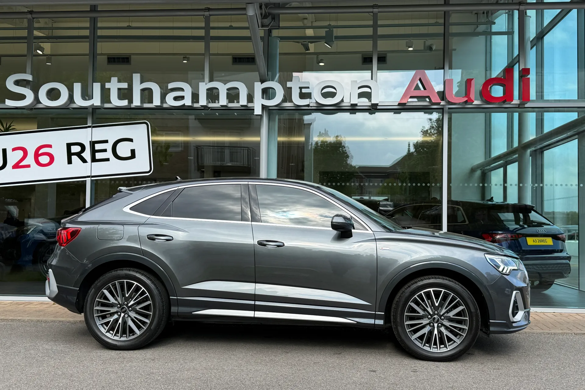 Audi Q3 thumbnail image number 58