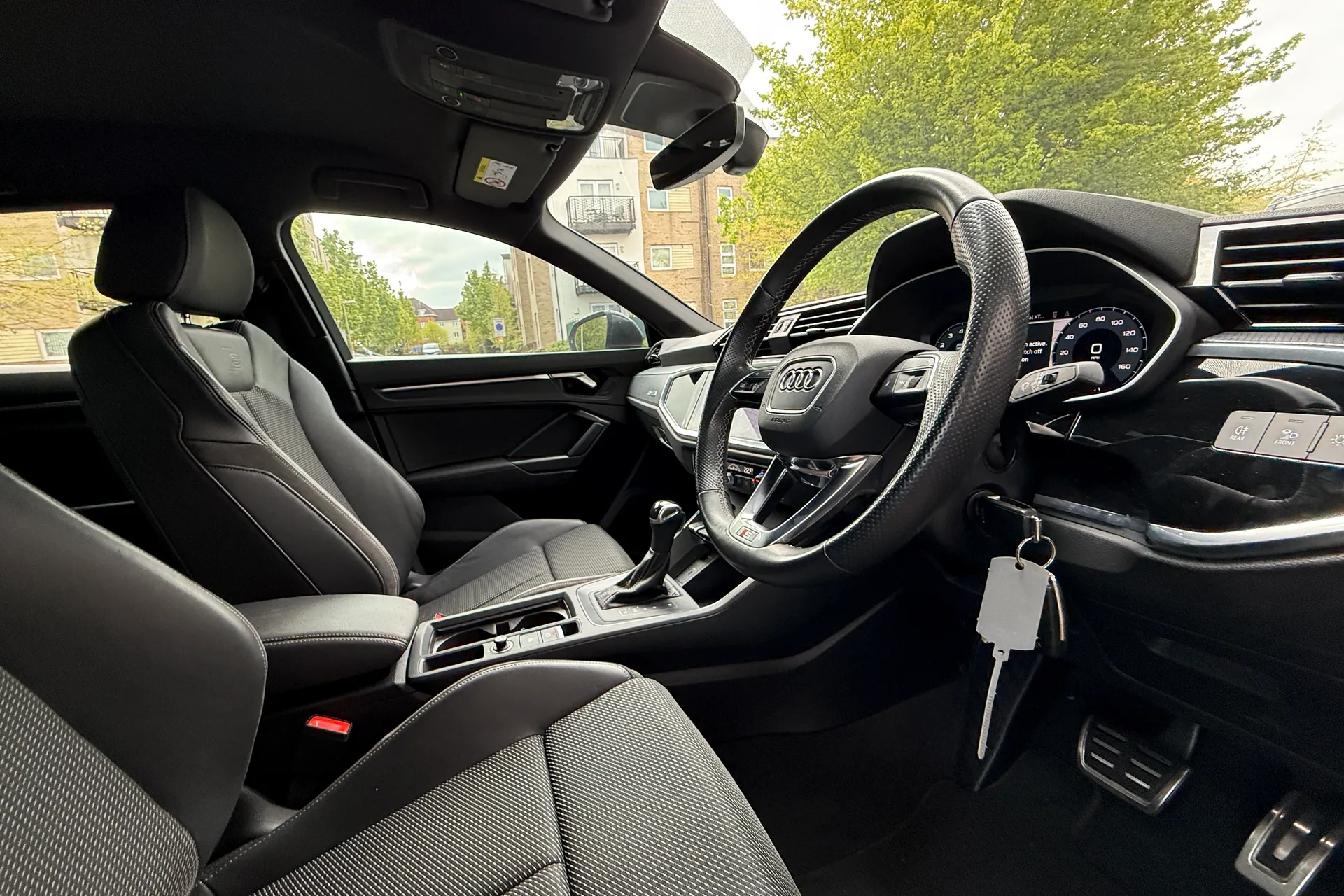 Audi Q3 thumbnail image number 11