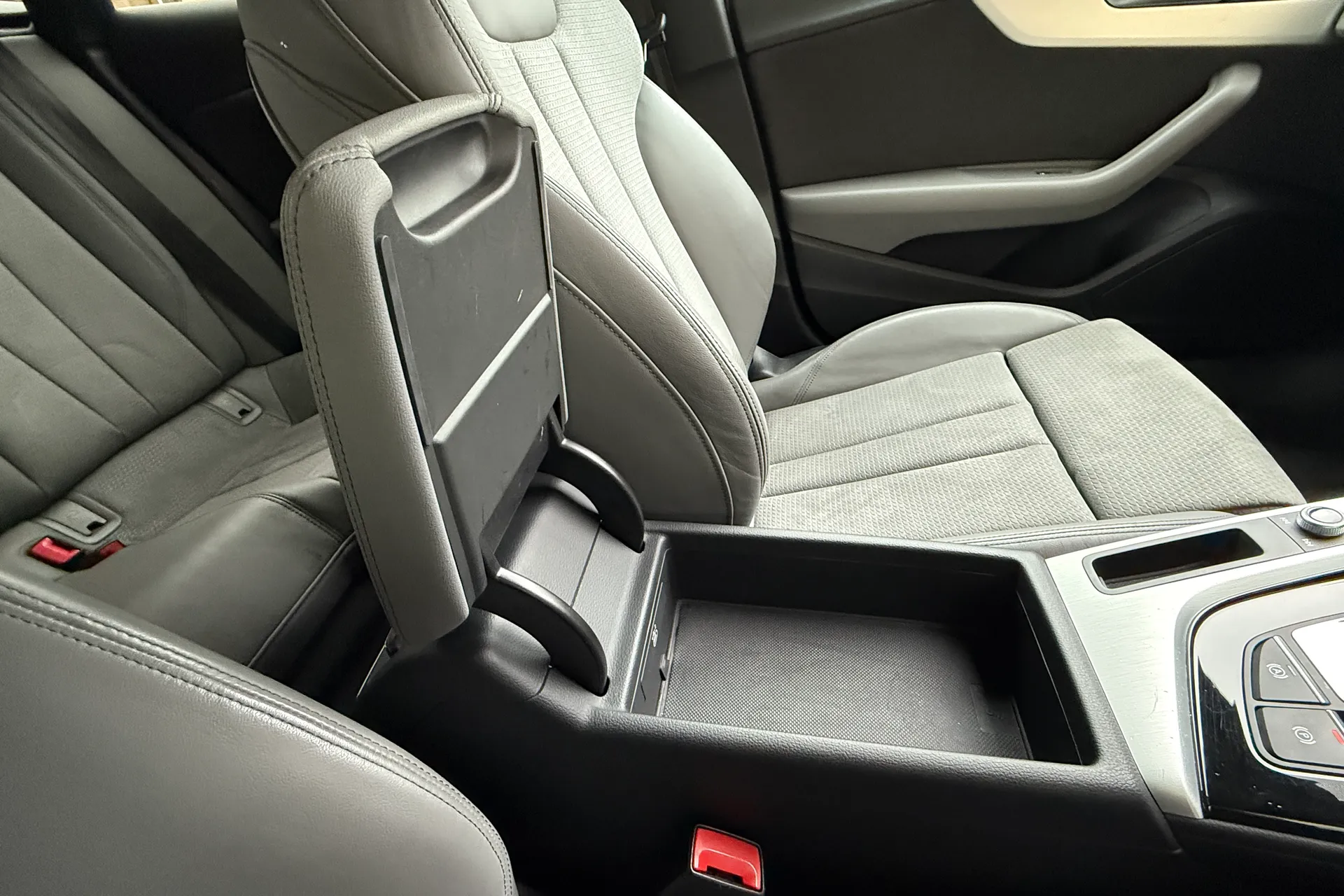 Audi A5 thumbnail image number 32