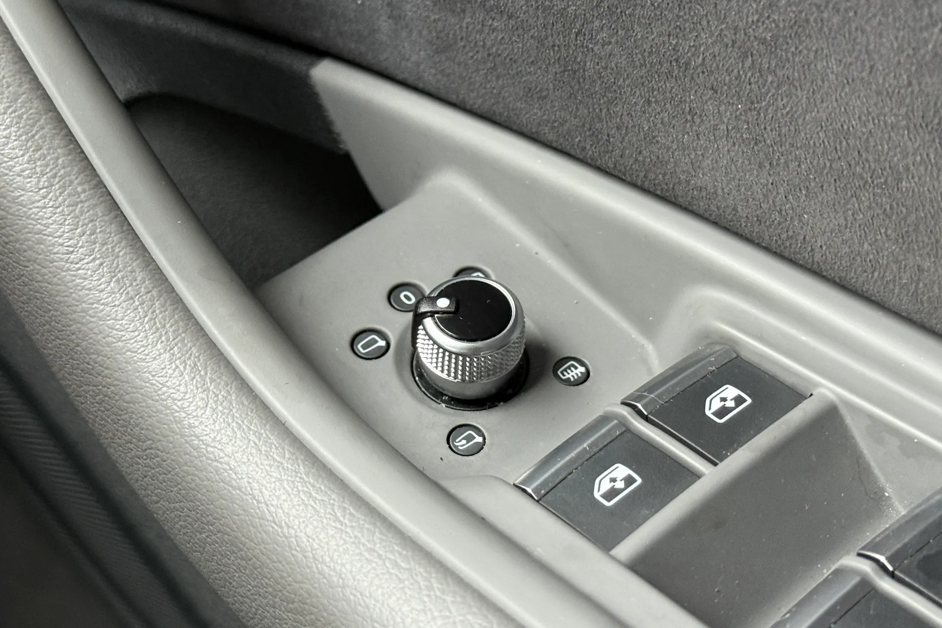 Audi A5 thumbnail image number 28