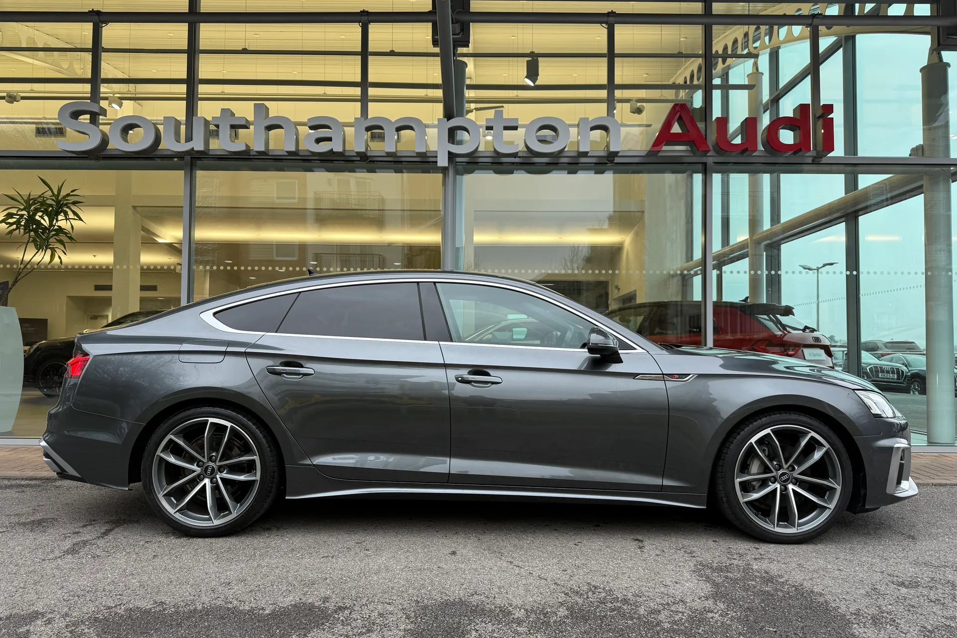 Audi A5 thumbnail image number 2