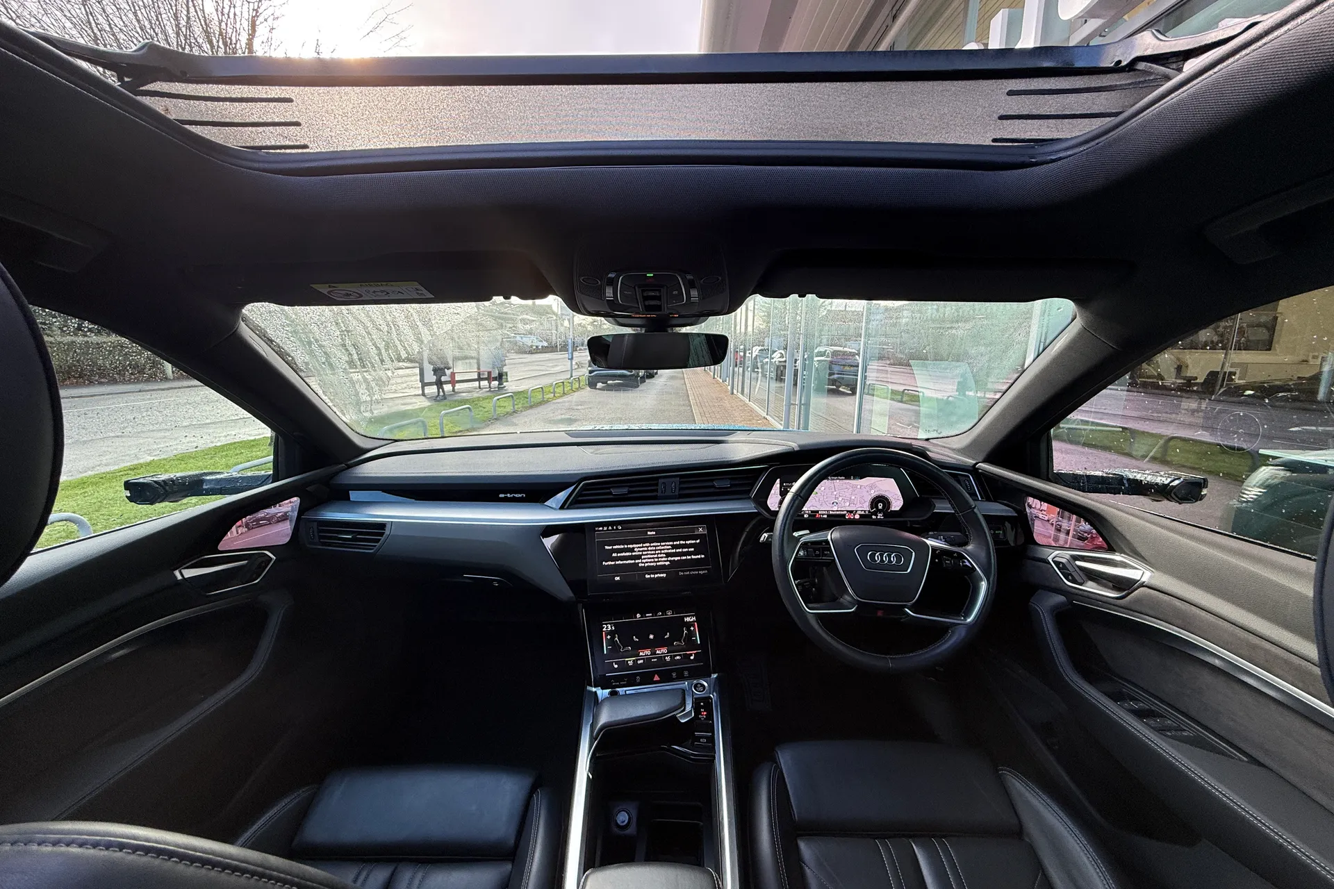 Audi e-tron thumbnail image number 3