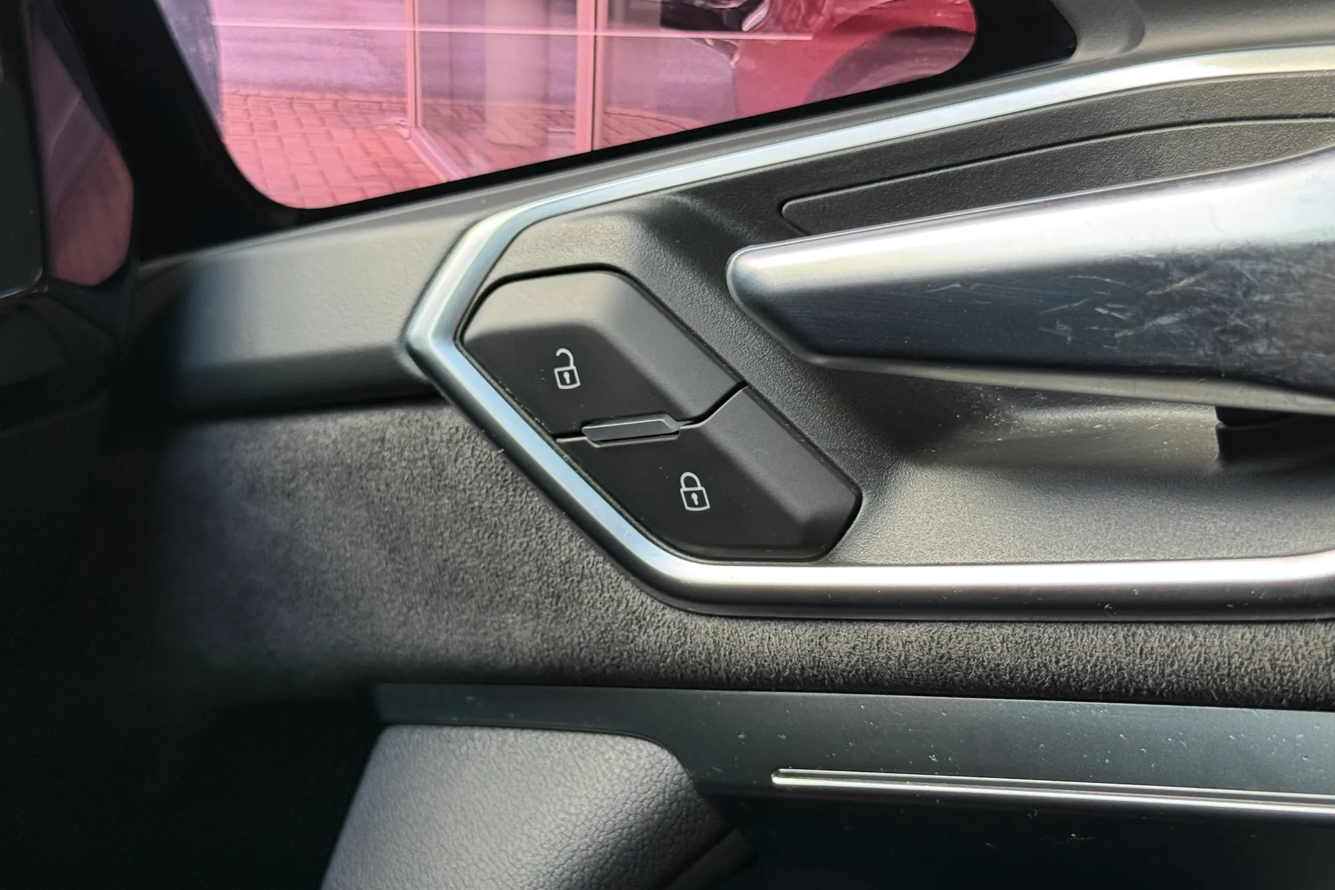 Audi e-tron thumbnail image number 33