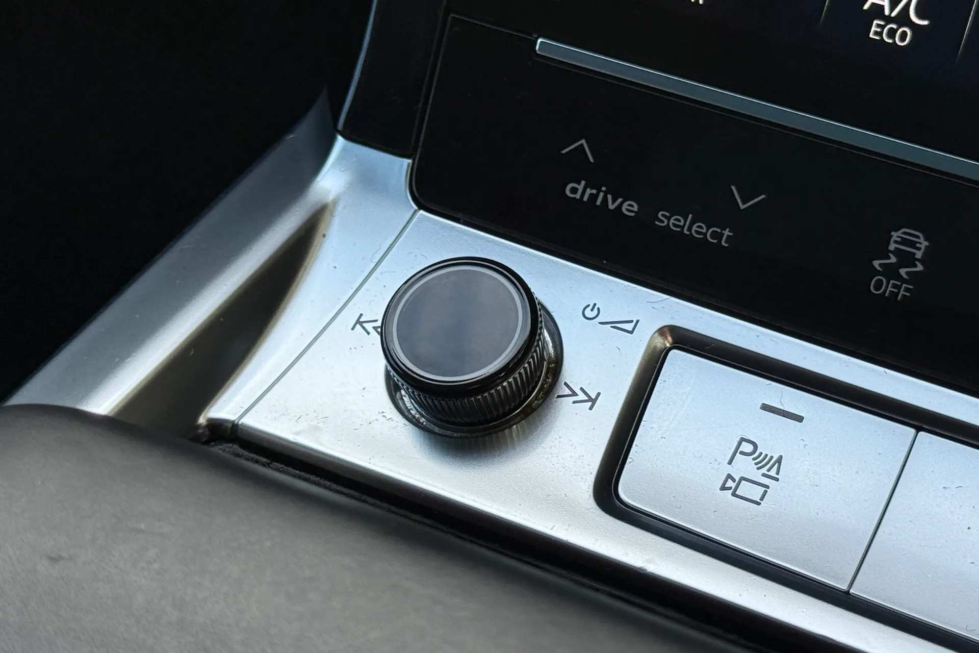 Audi e-tron thumbnail image number 19