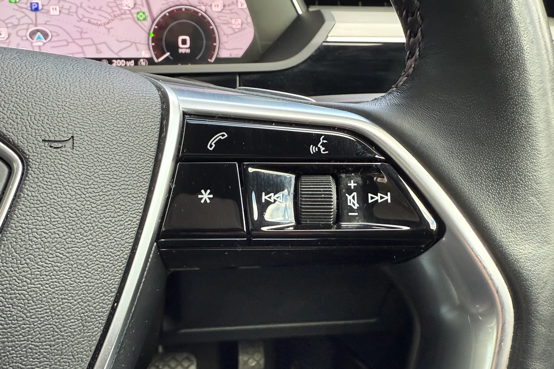 Audi e-tron thumbnail image number 73