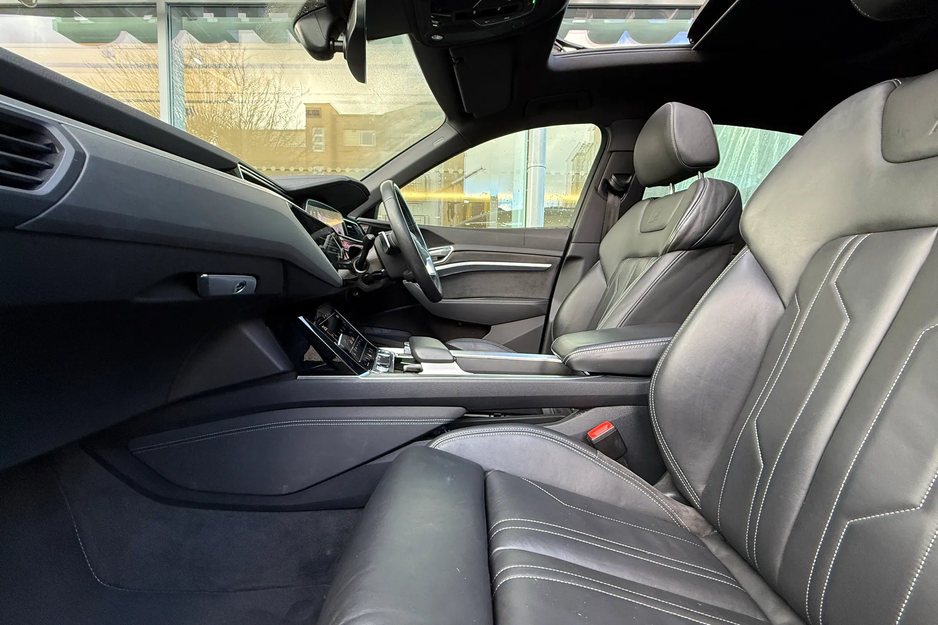 Audi e-tron thumbnail image number 62