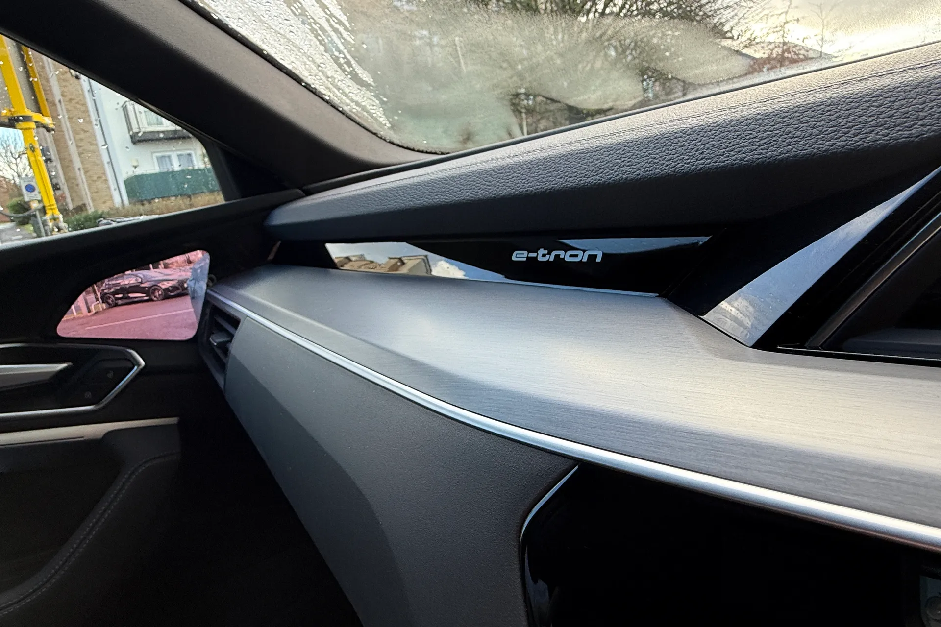 Audi e-tron thumbnail image number 37