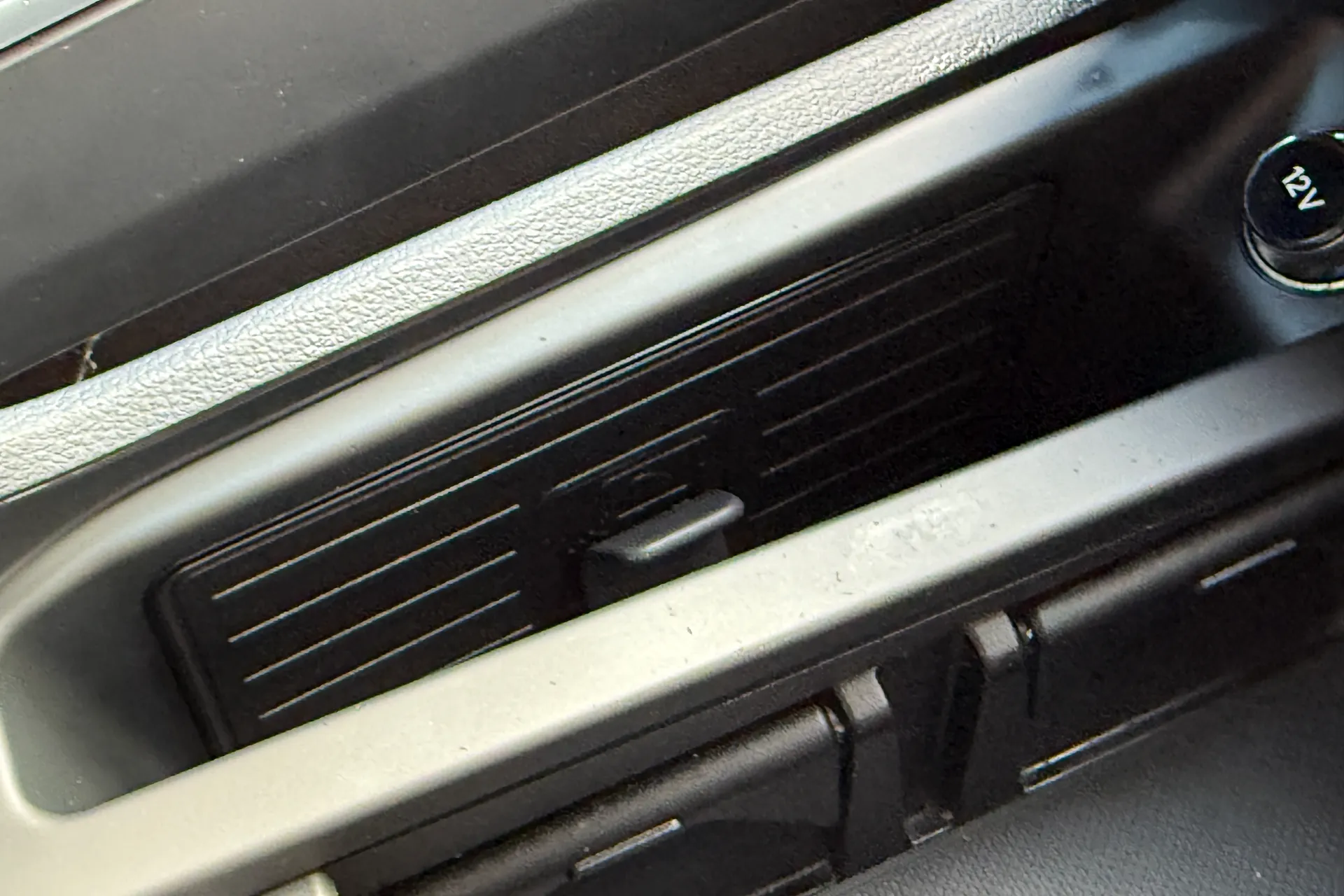 Audi e-tron thumbnail image number 25