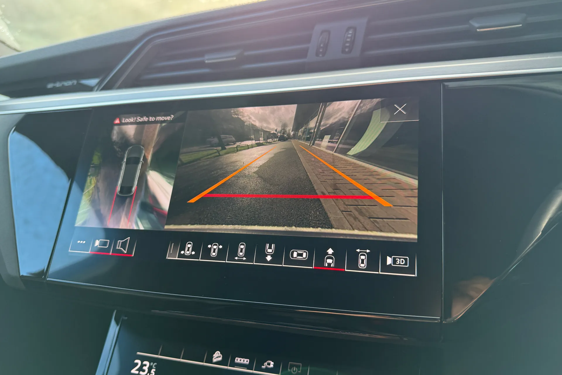 Audi e-tron thumbnail image number 5