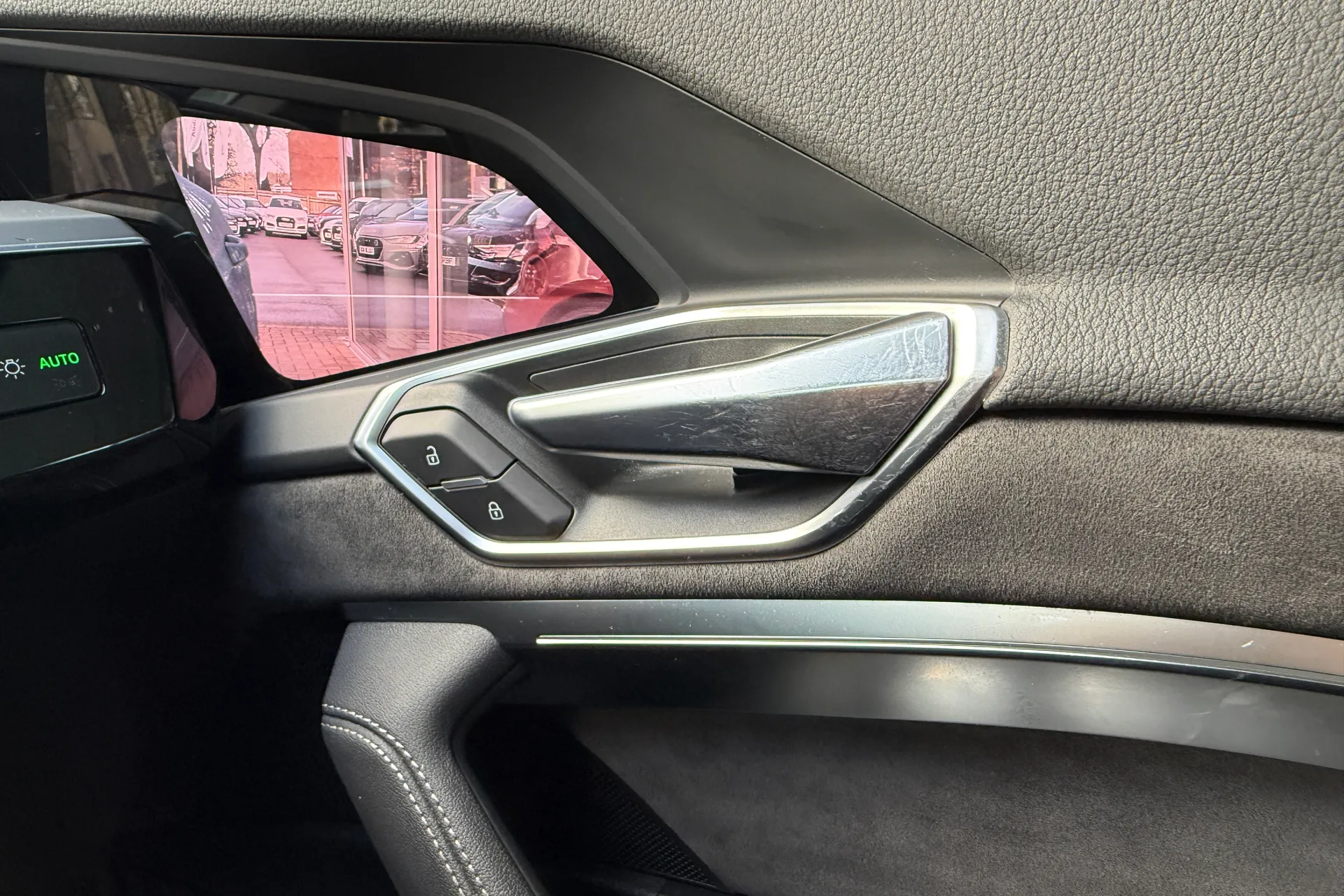 Audi e-tron thumbnail image number 8