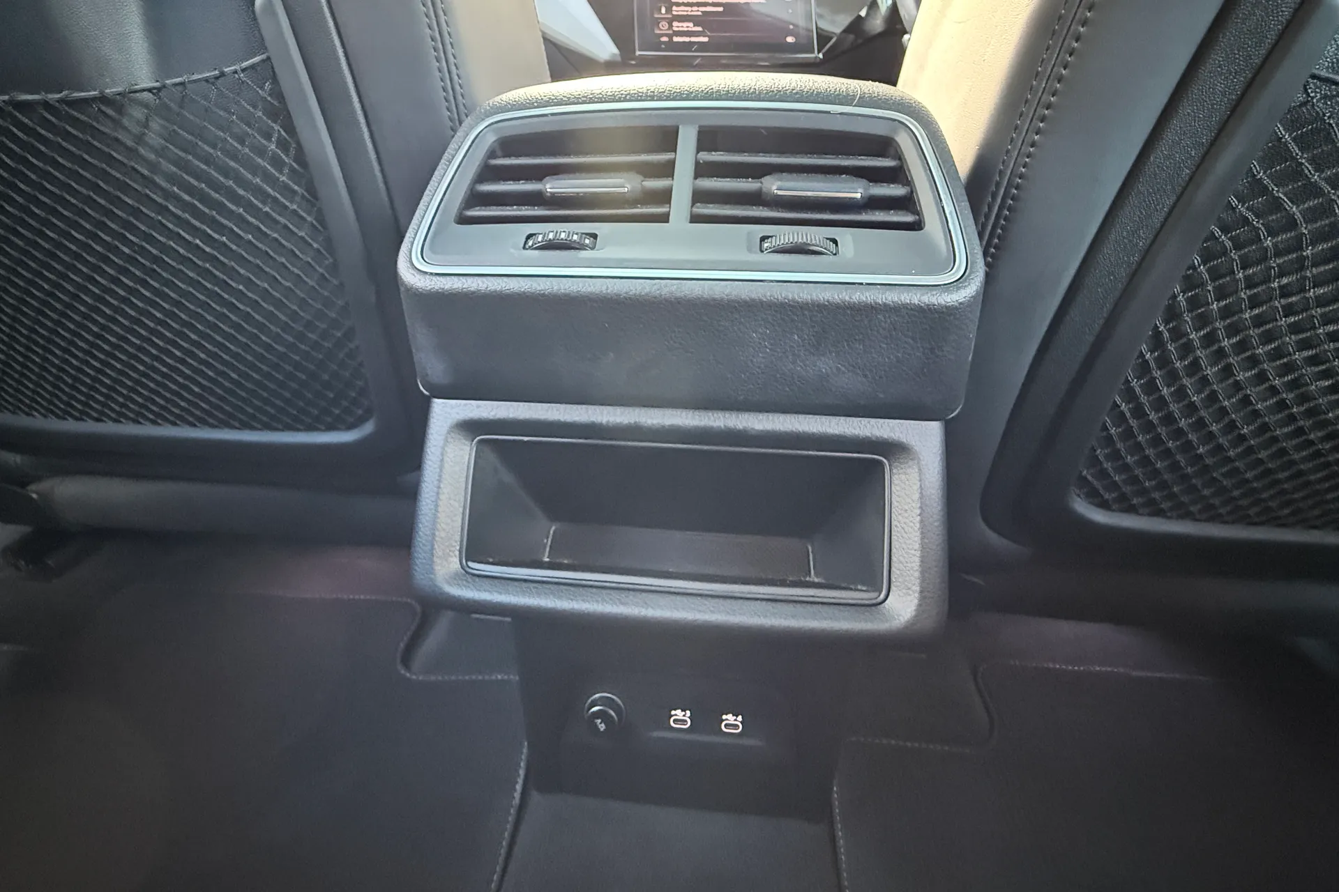 Audi e-tron thumbnail image number 47