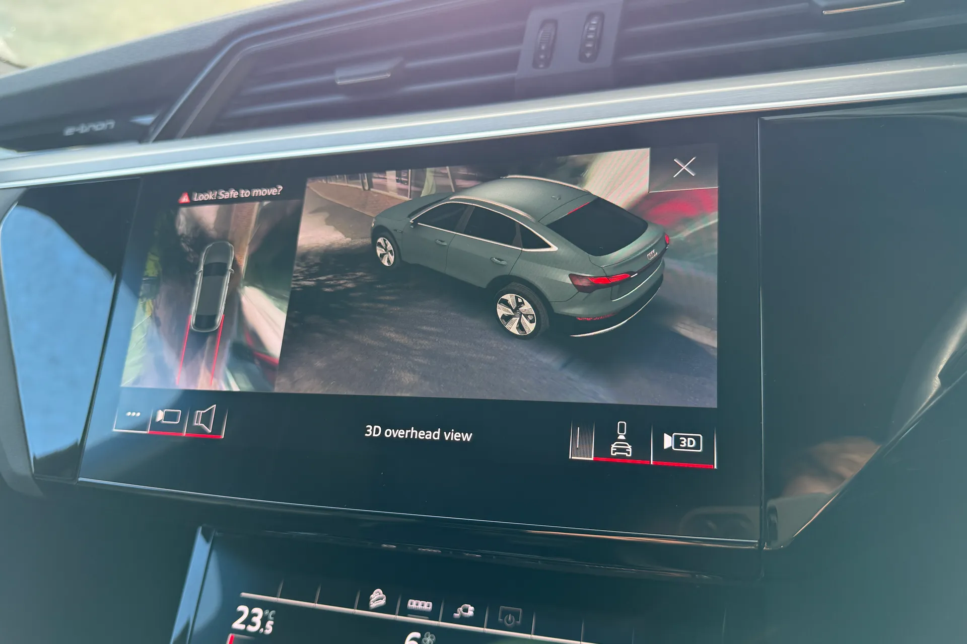 Audi e-tron thumbnail image number 16