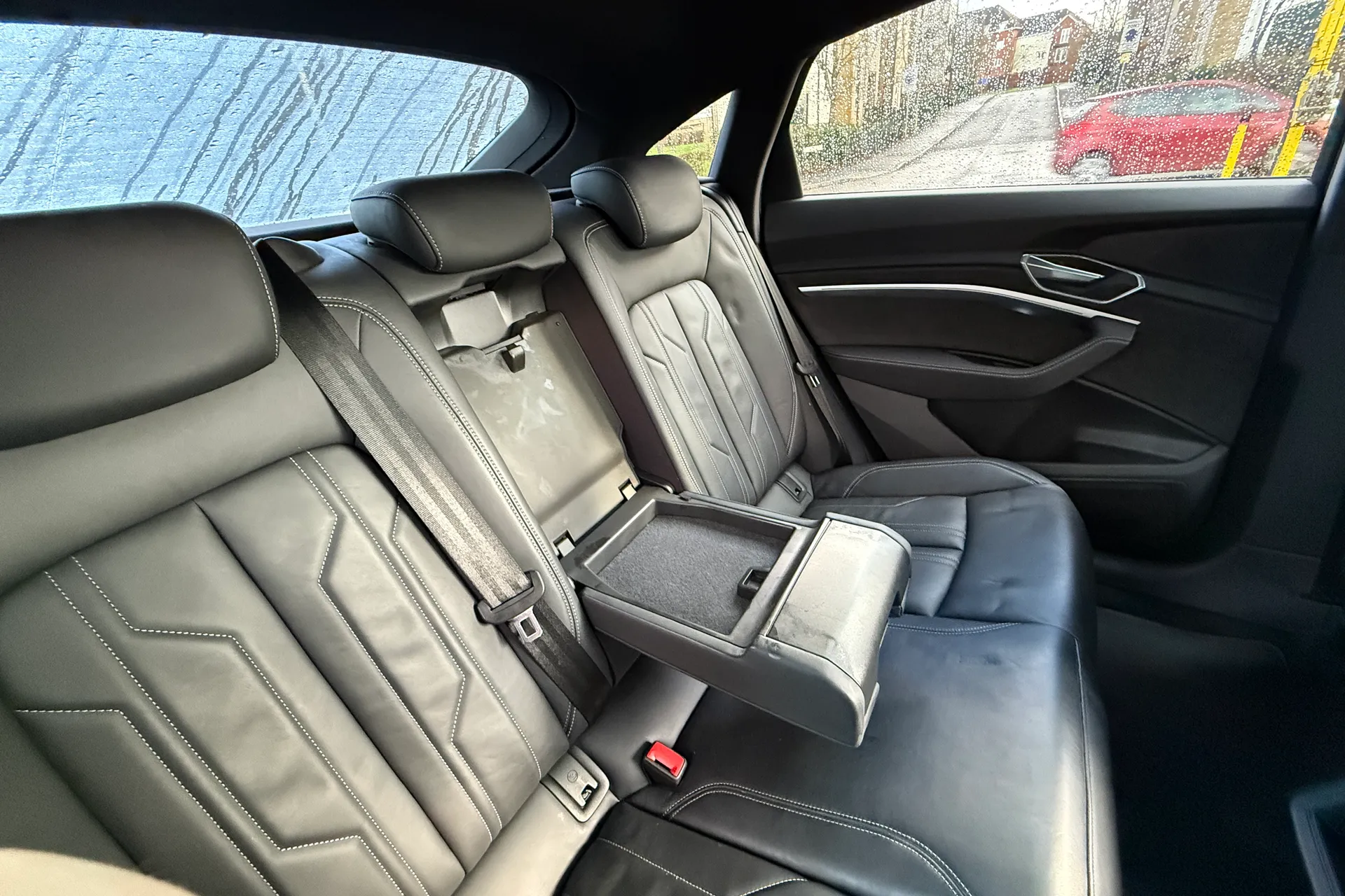 Audi e-tron thumbnail image number 46