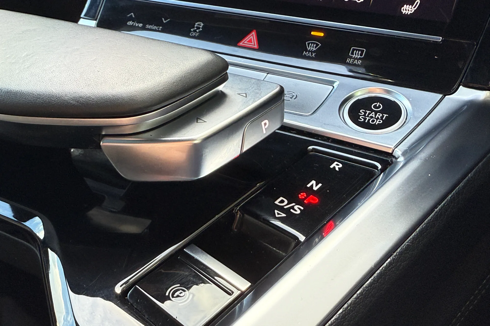 Audi e-tron thumbnail image number 22