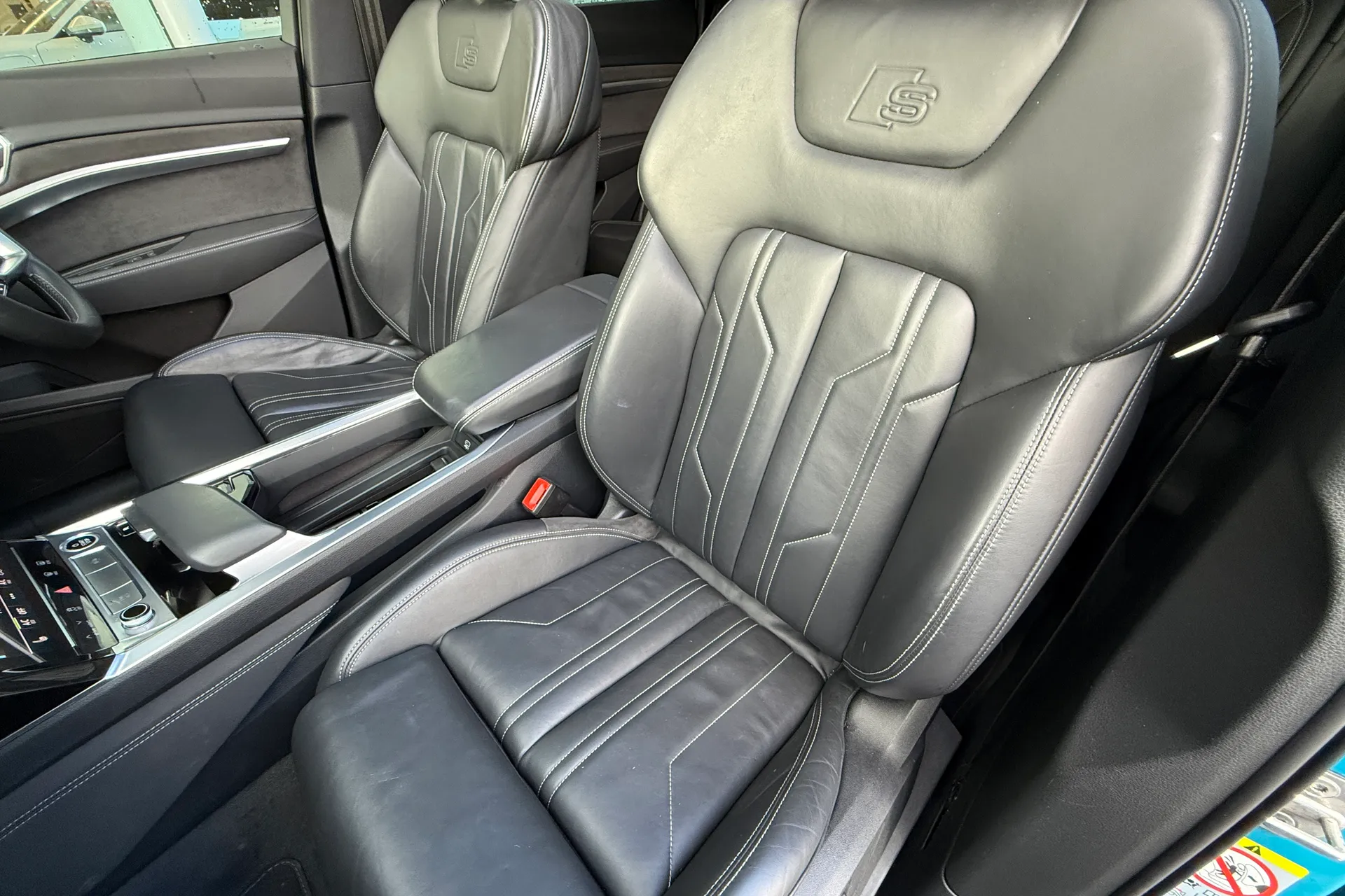 Audi e-tron thumbnail image number 65