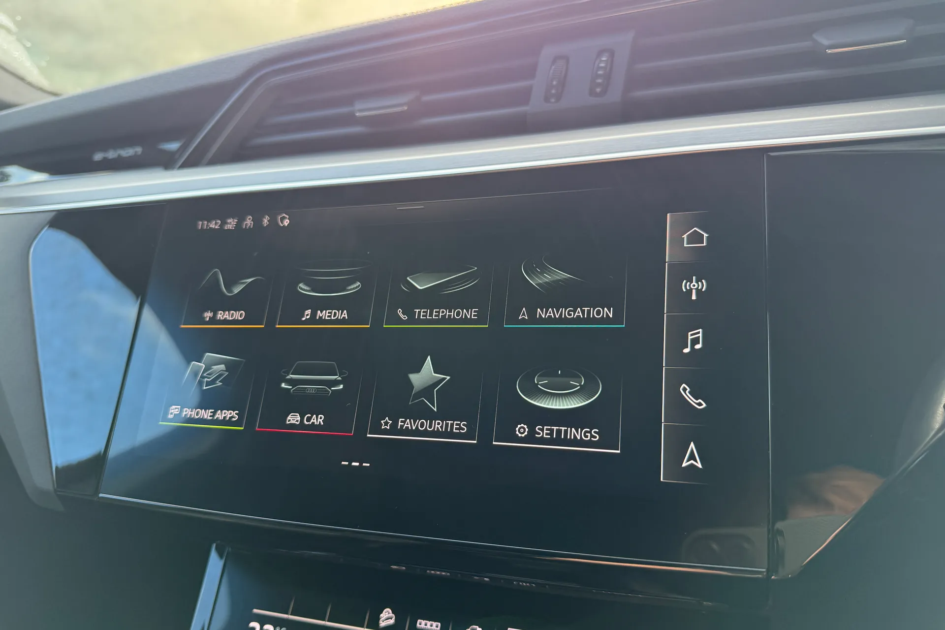 Audi e-tron thumbnail image number 13