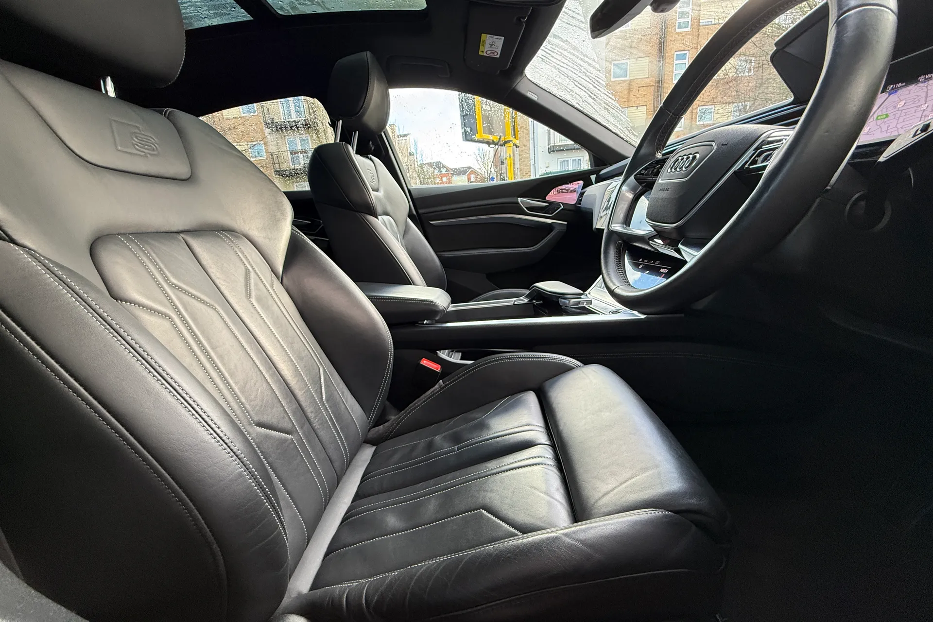 Audi e-tron thumbnail image number 11