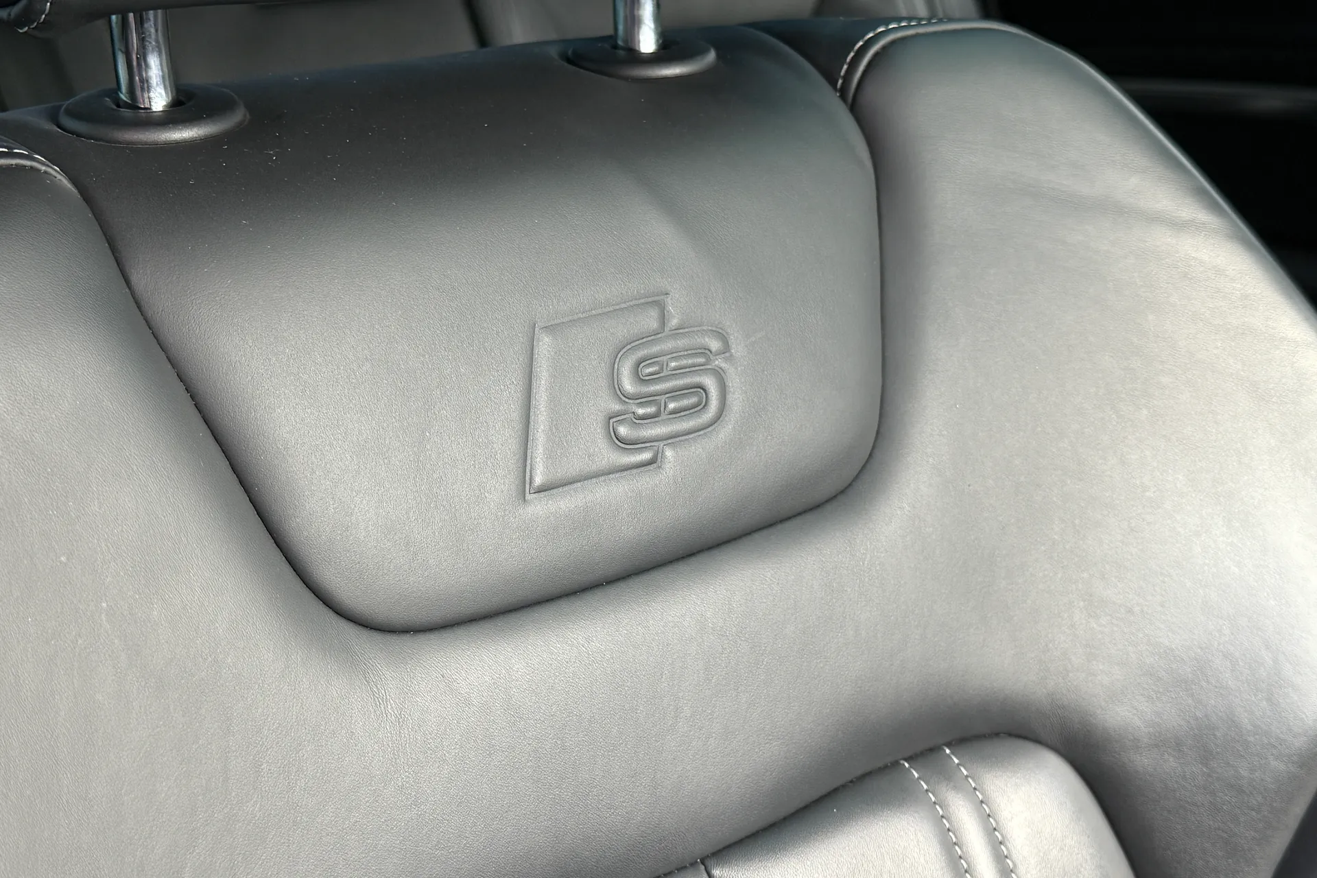 Audi e-tron thumbnail image number 42