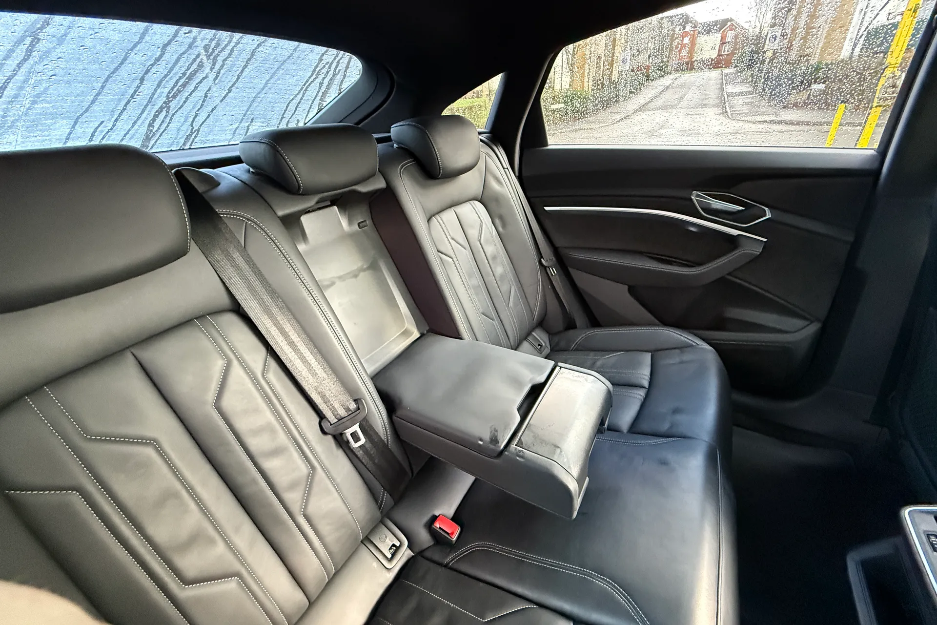 Audi e-tron thumbnail image number 45