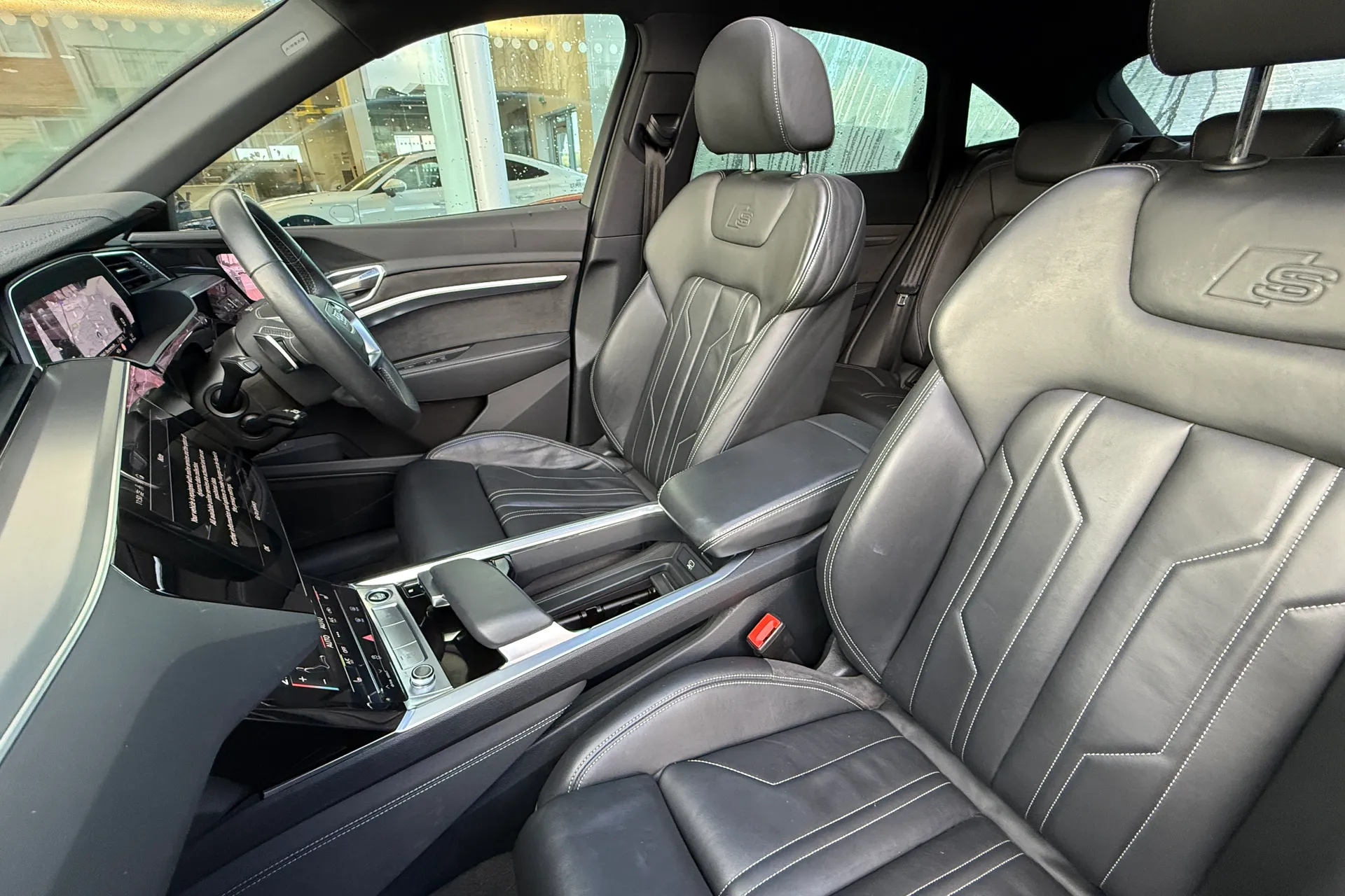 Audi e-tron thumbnail image number 63