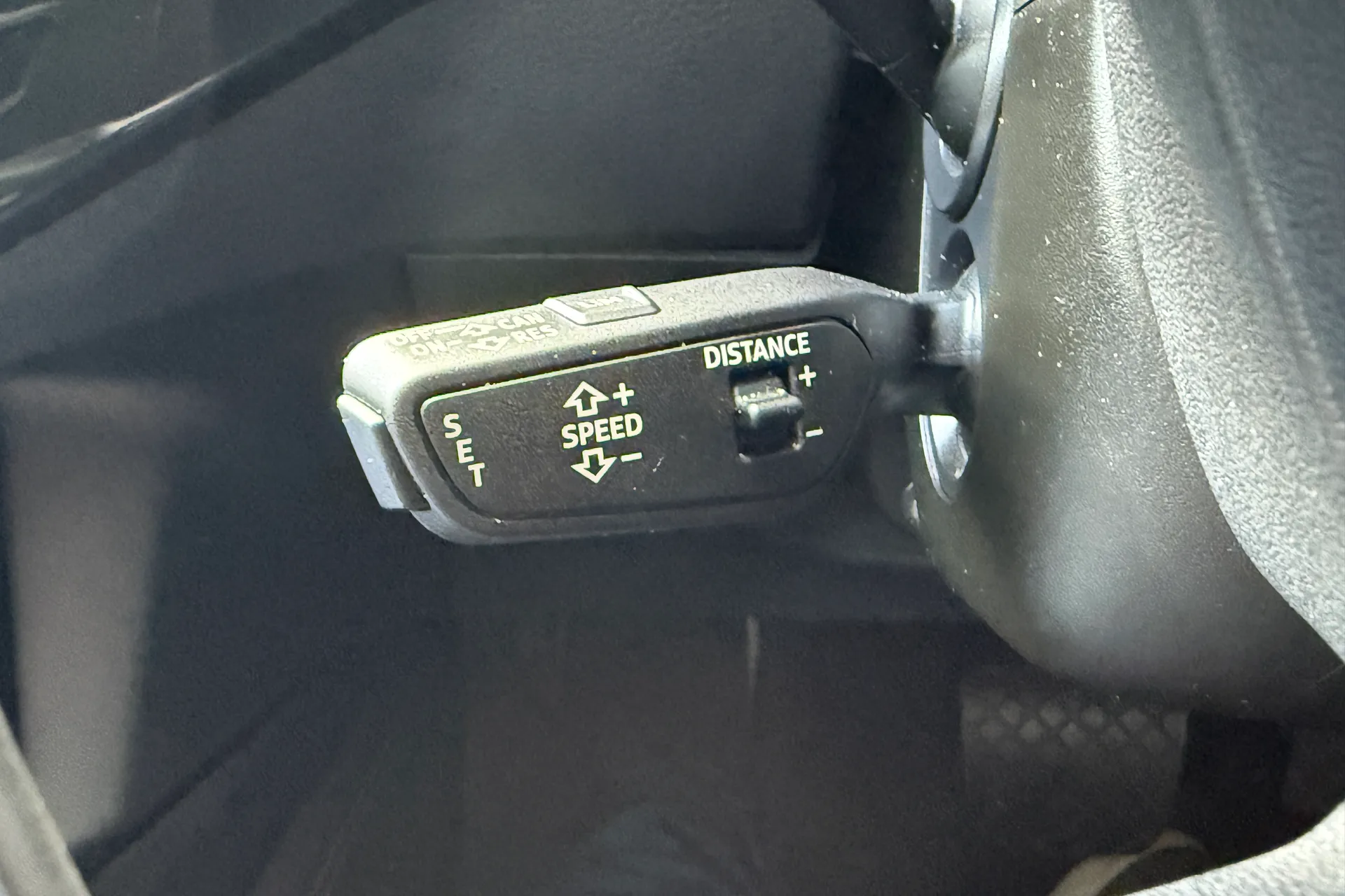 Audi e-tron thumbnail image number 36